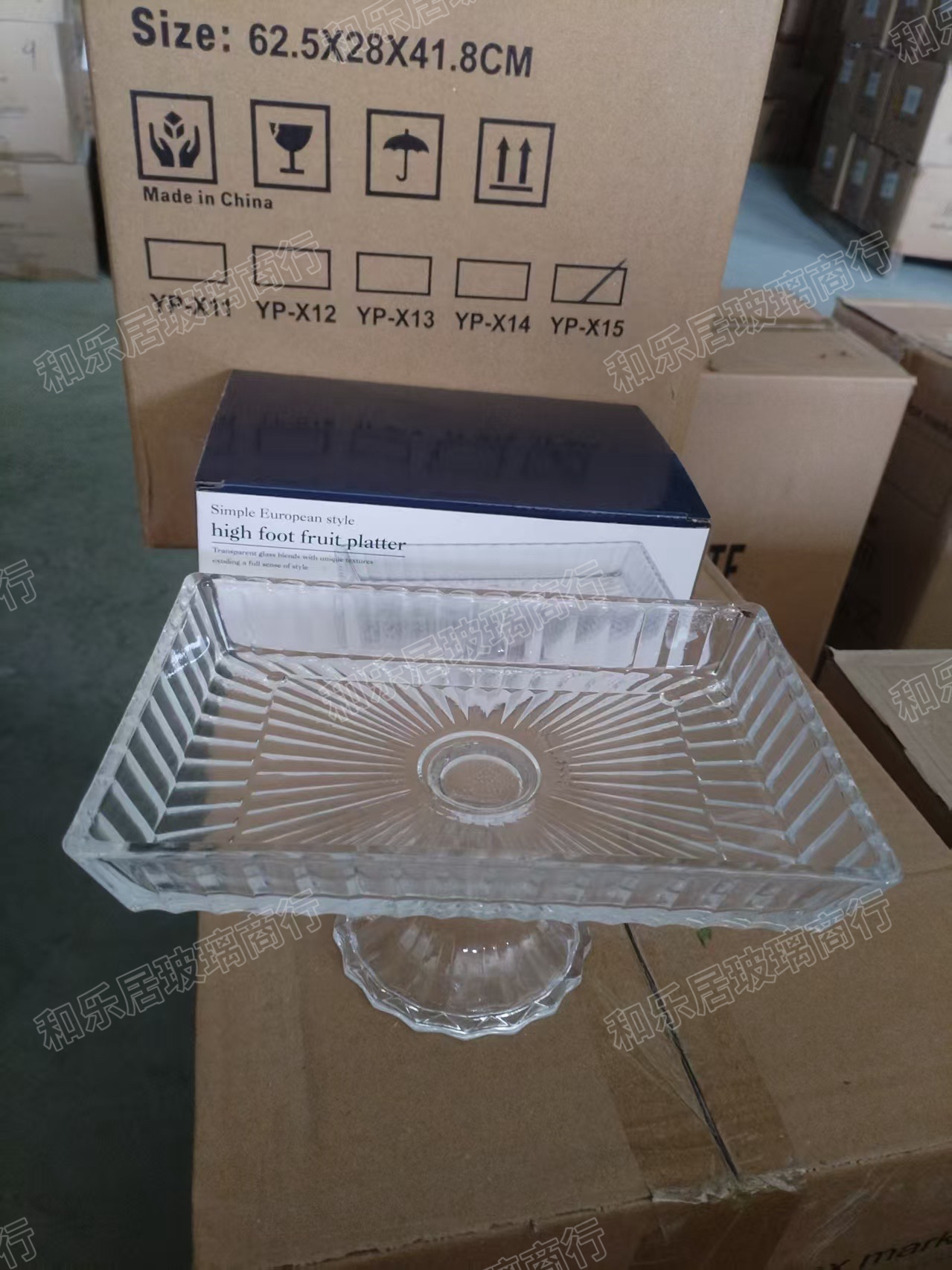 Rectangular glass high-legged fruit plate and cake plate