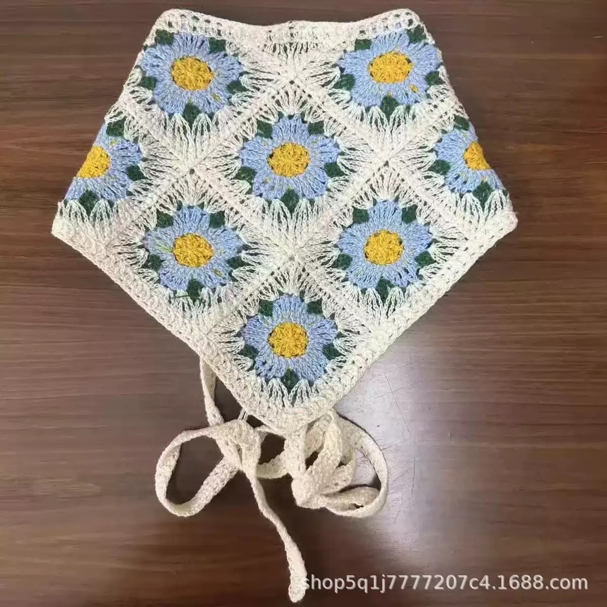 Fashionable knitted crocheted and hollowed-out triangular scarf, sweet and cute girl style, floral headscarf and hair band, trendy girl style detail image 3