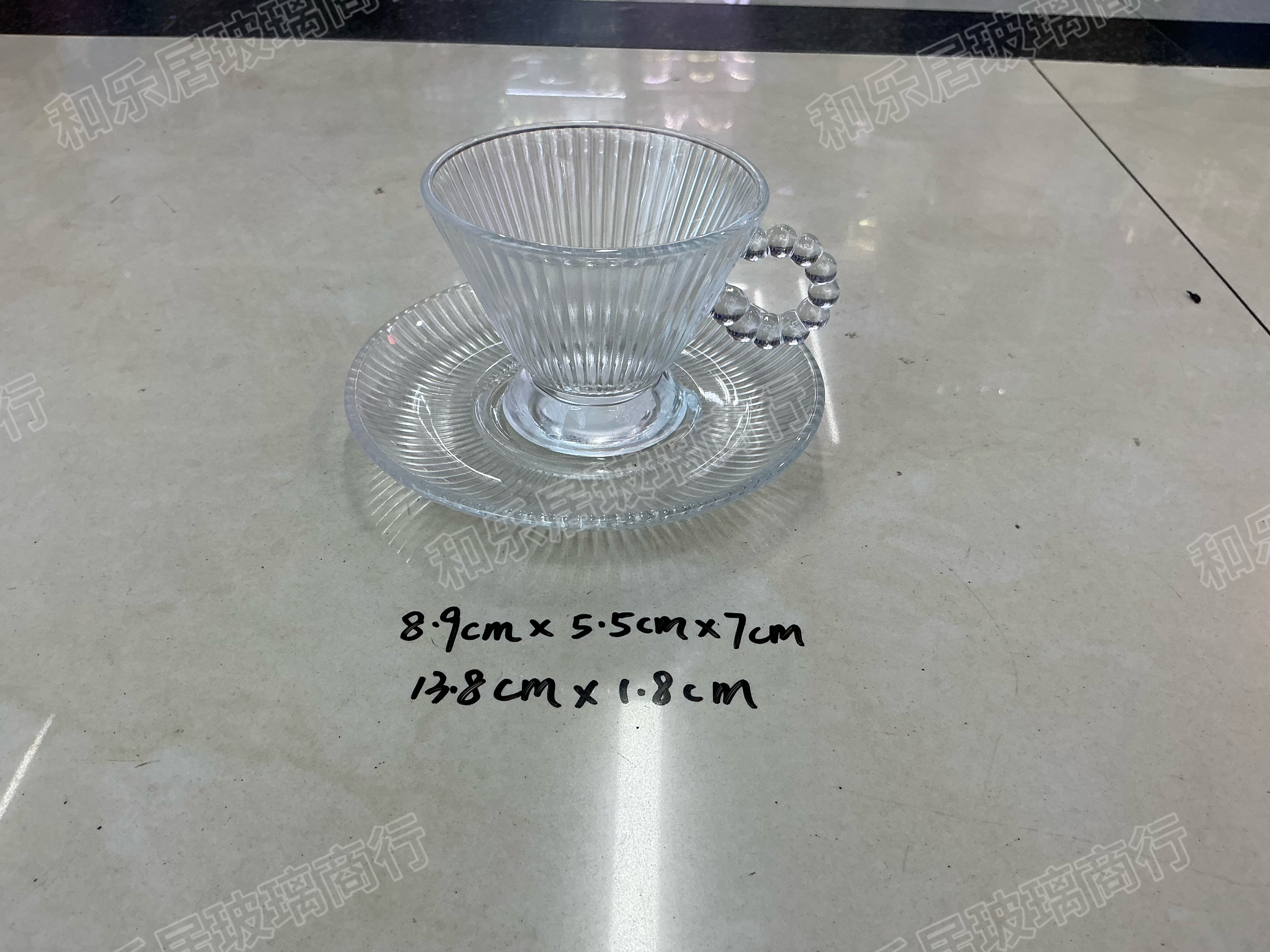 A 12-piece set of bamboo hat, glass cups and plates details Picture