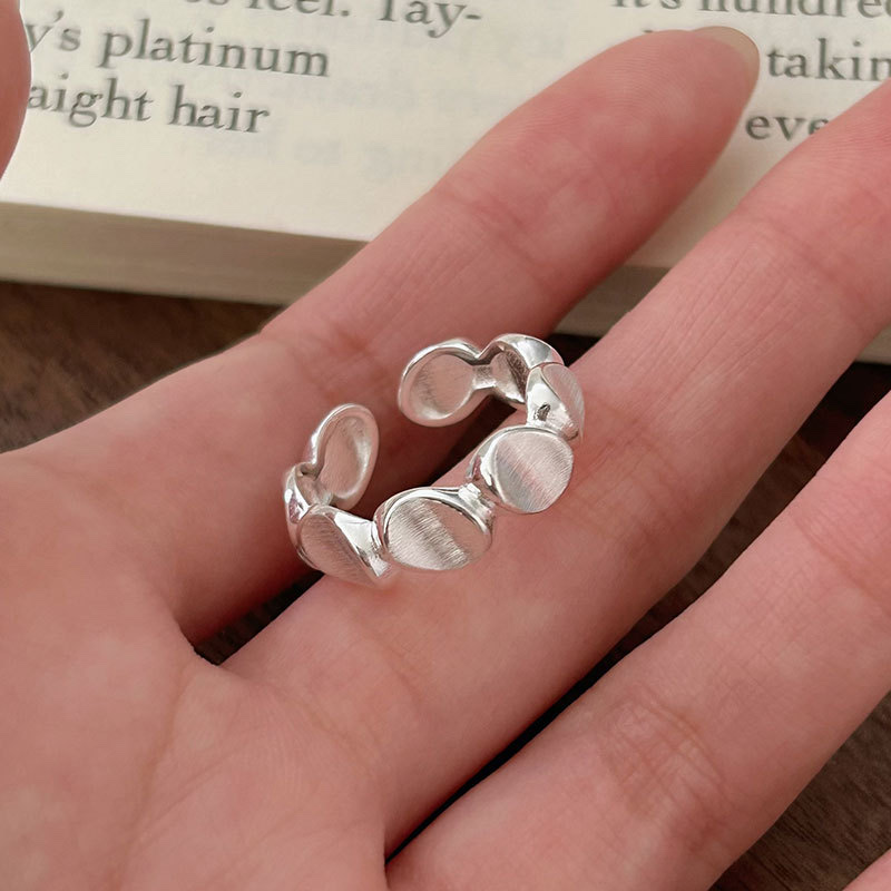 Korean S925 sterling silver oval brushed ring, a cold and elegant forest-themed light luxury concave open ring jewelry details Picture