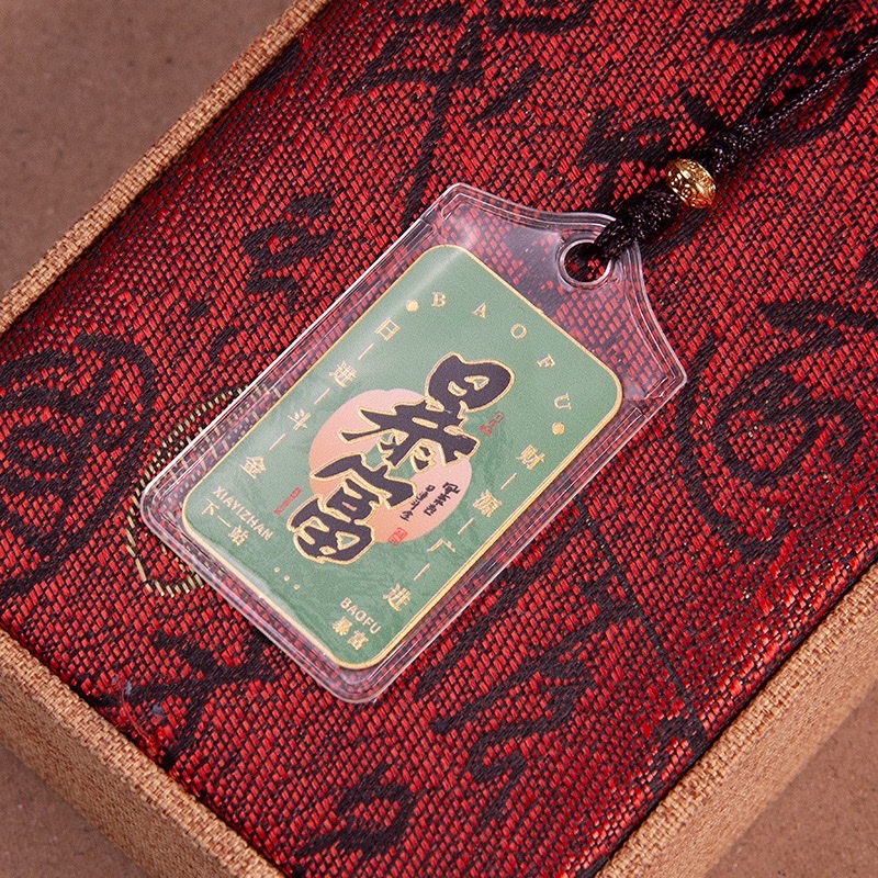 A small pendant featuring the eight wishes of guarding the gold medal detail image 11