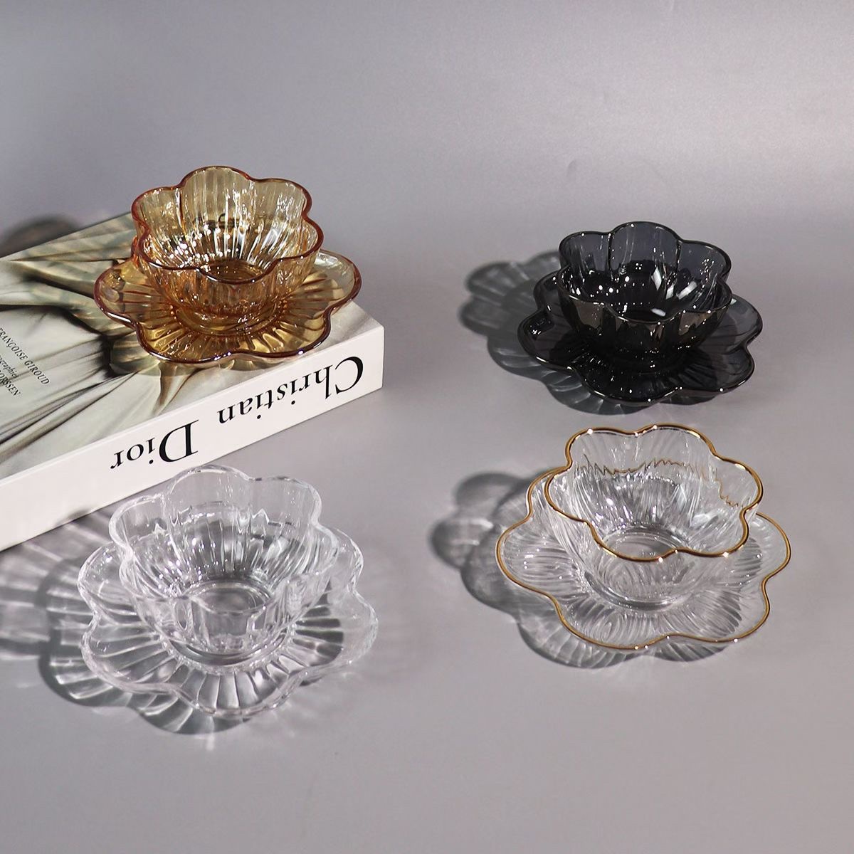 Glass flower bowl and plate set detail image 7