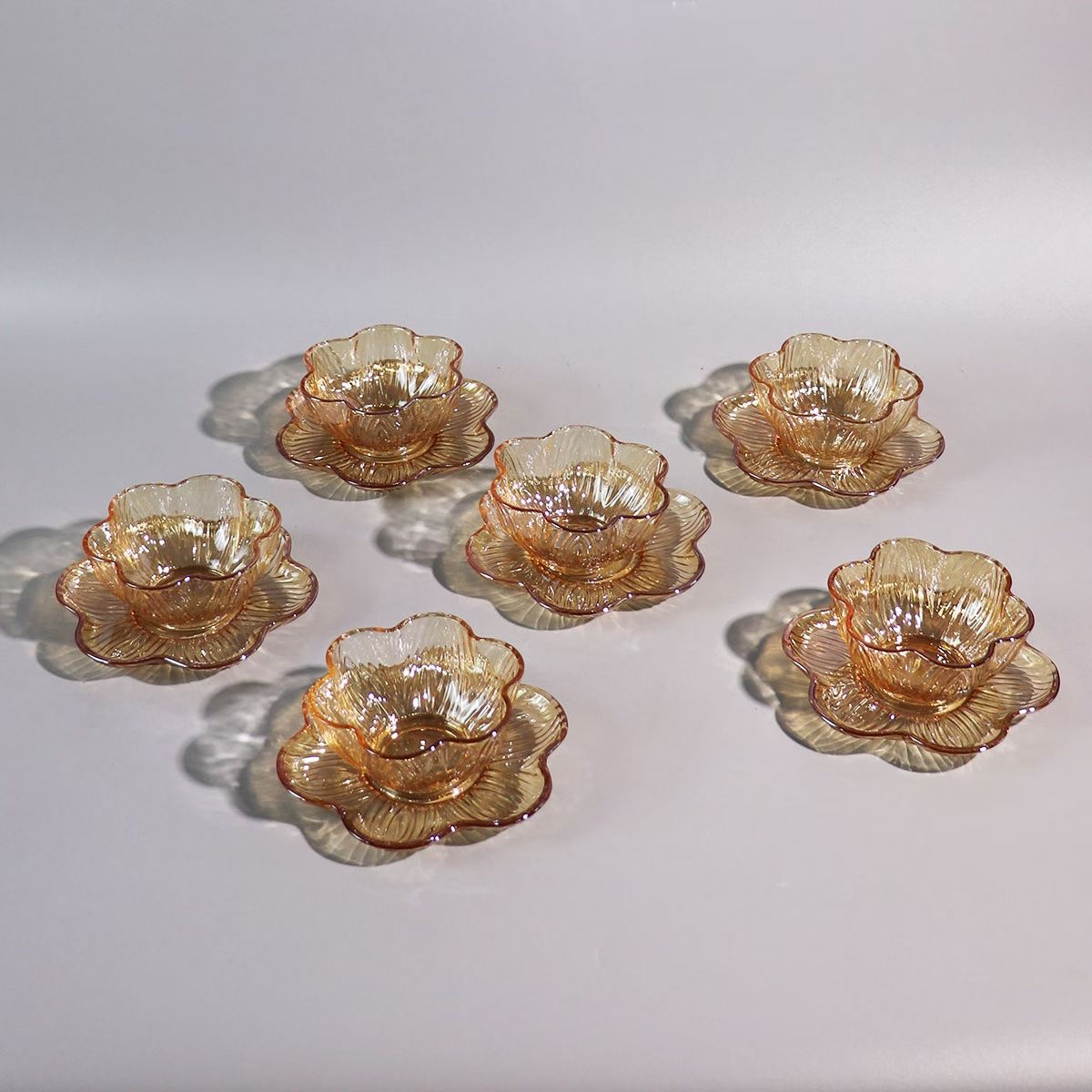 Glass flower bowl and plate set detail image 2