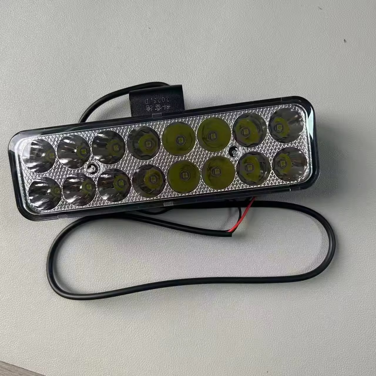 The electric motorcycle lights have been changed to external ultra-bright 12V / 60V three-wheeled electric vehicle high-intensity LED headlights and rogue spotlights Item Picture