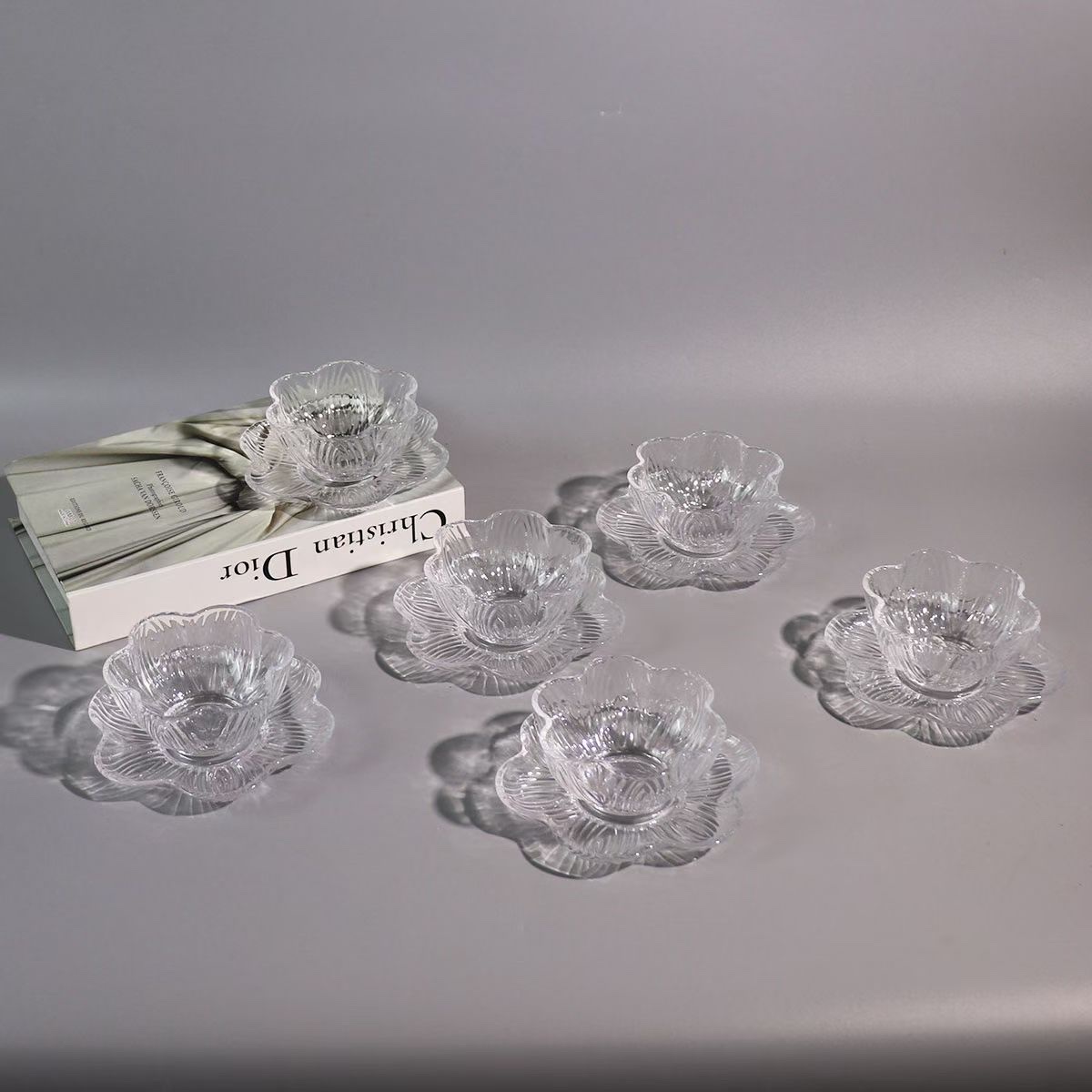 Glass flower bowl and plate set detail image 3