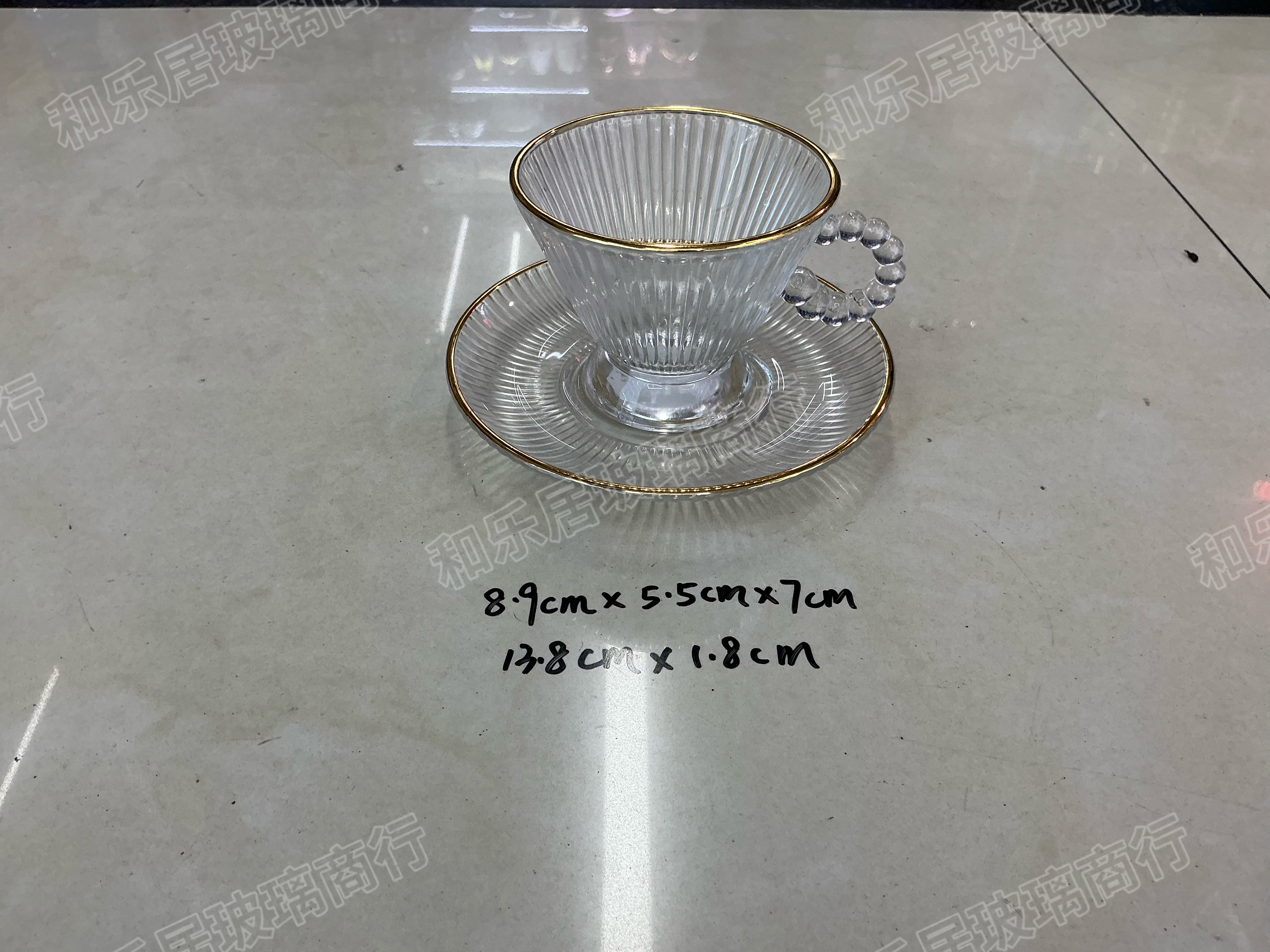 Bamboo hat, glass cup and plate set Application Scenario