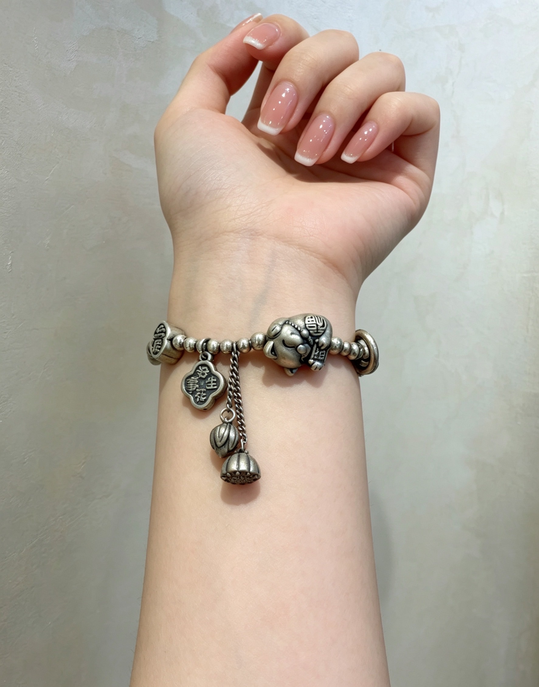 New Chinese-style ancient-style silver money cat bracelet, rich armor lotus pod Good Things happen, Ruyi Lock foot silver aged bracelet Application Scenario