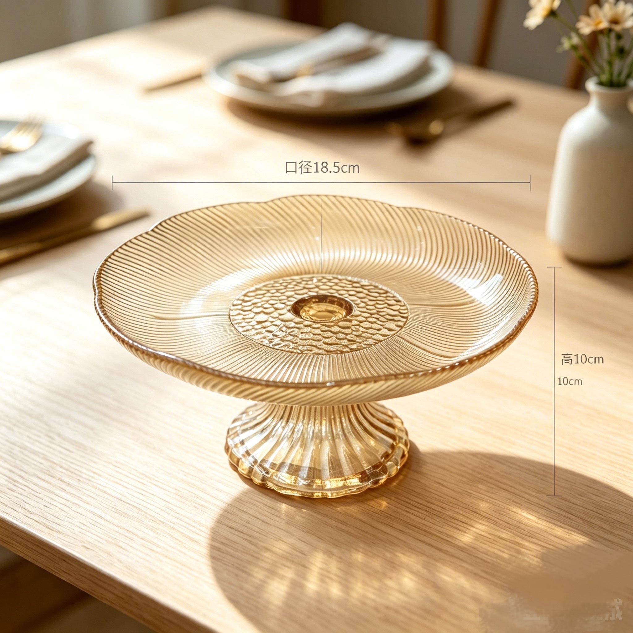 A light luxury petal-shaped high-footed glass fruit platter