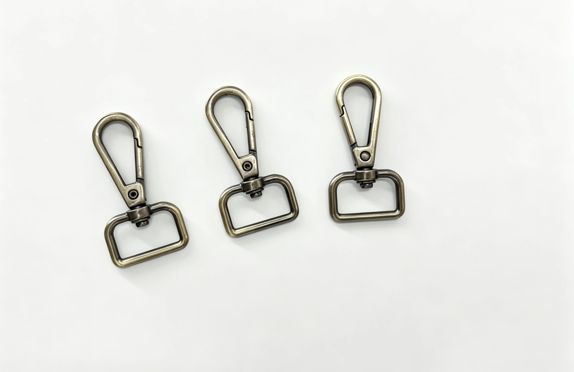 High-quality metal plate buckle square tail detail image 3