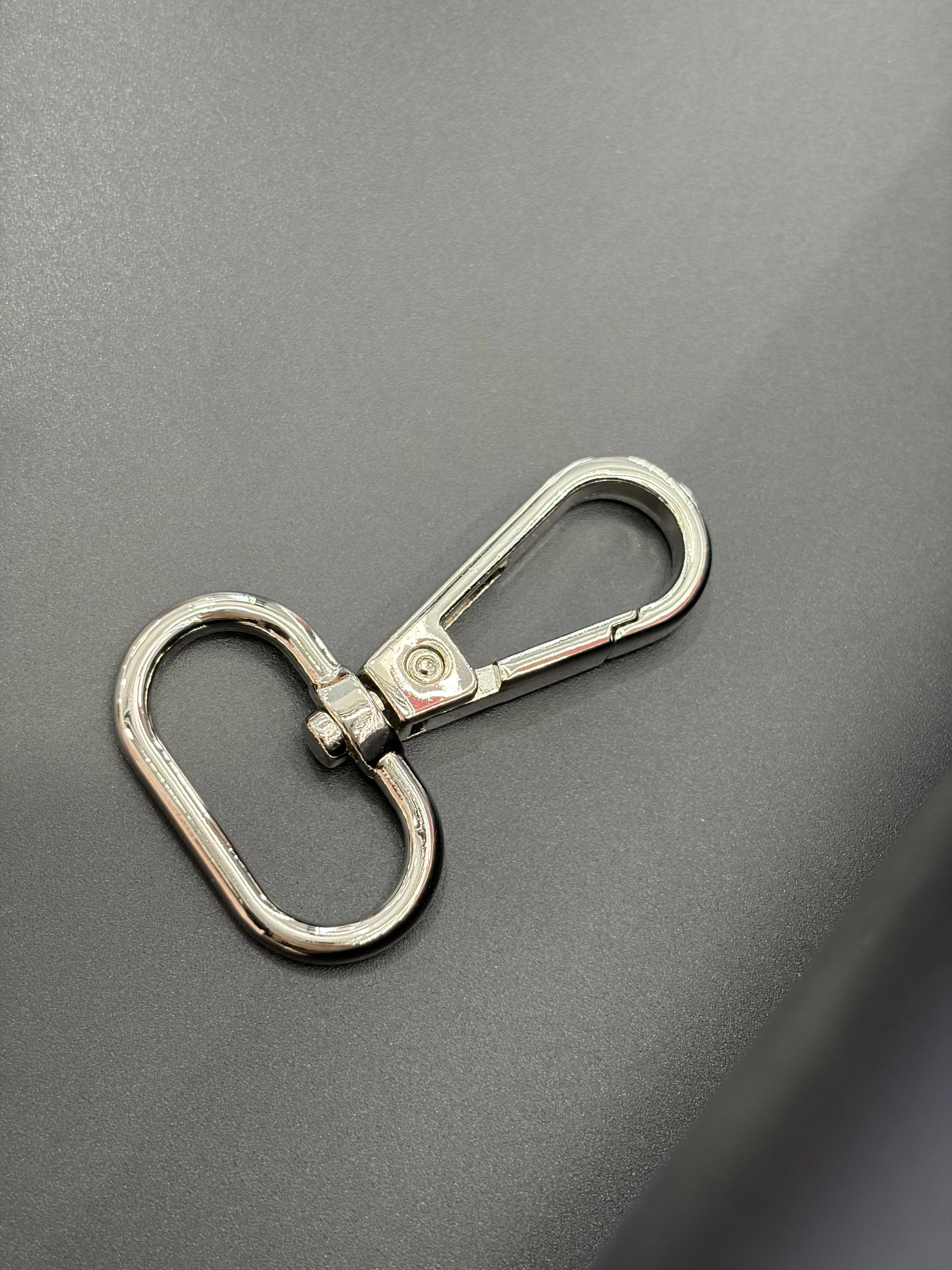 High-quality metal plate buckles and dog buckles detail image 2