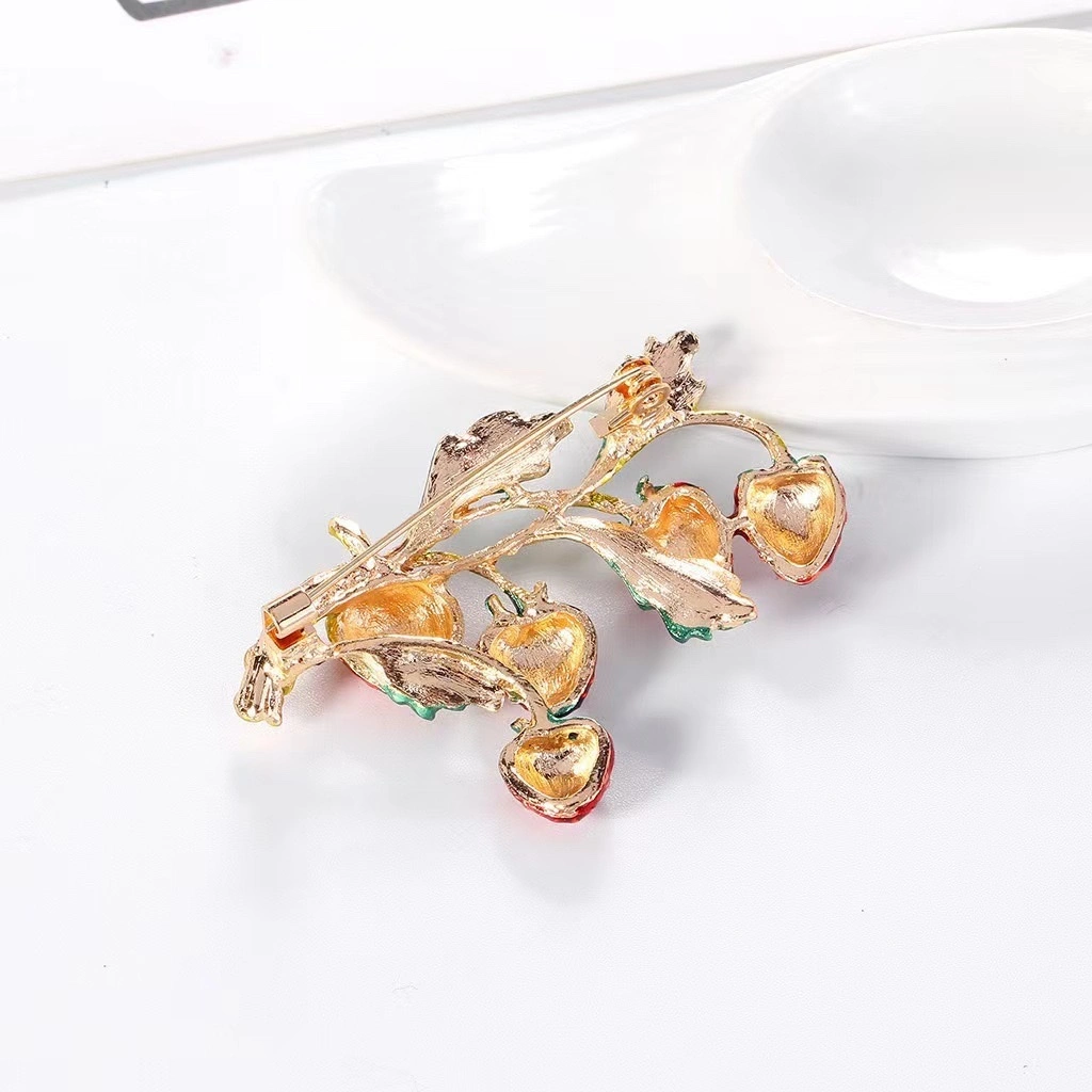 Fashionable oil painting, enamel fruit pins, cute strawberry brooches, cross-border fresh and simple accessories, and coats can be exquisite detail image 4