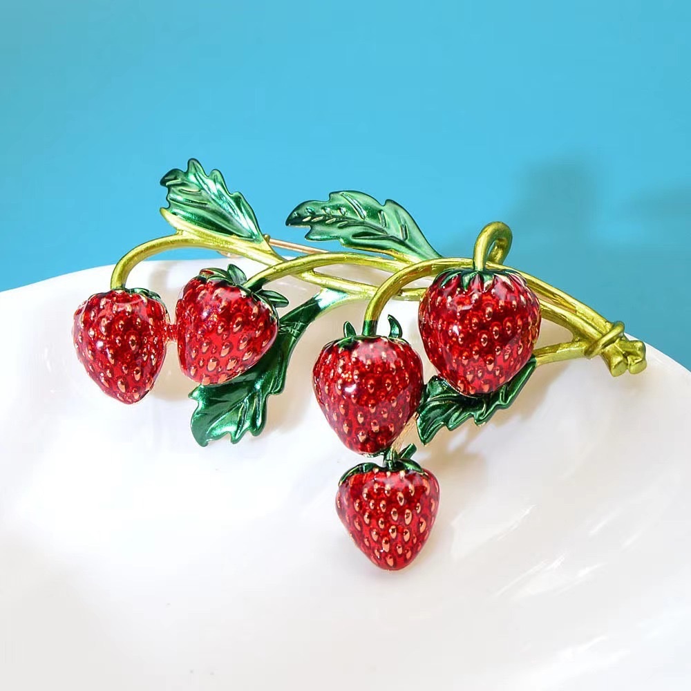 Fashionable oil painting, enamel fruit pins, cute strawberry brooches, cross-border fresh and simple accessories, and coats can be exquisite Specification image