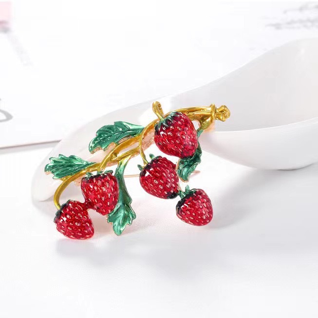 Fashionable oil painting, enamel fruit pins, cute strawberry brooches, cross-border fresh and simple accessories, and coats can be exquisite detail image 2