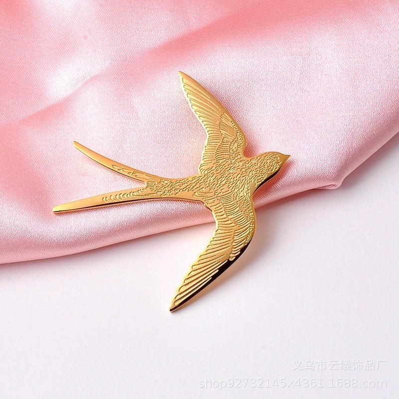 The new version of the Swallow brooch is a cute little swallow brooch that goes well with all kinds of summer styles. It is made of metal and Korean alloy for young people detail image 5