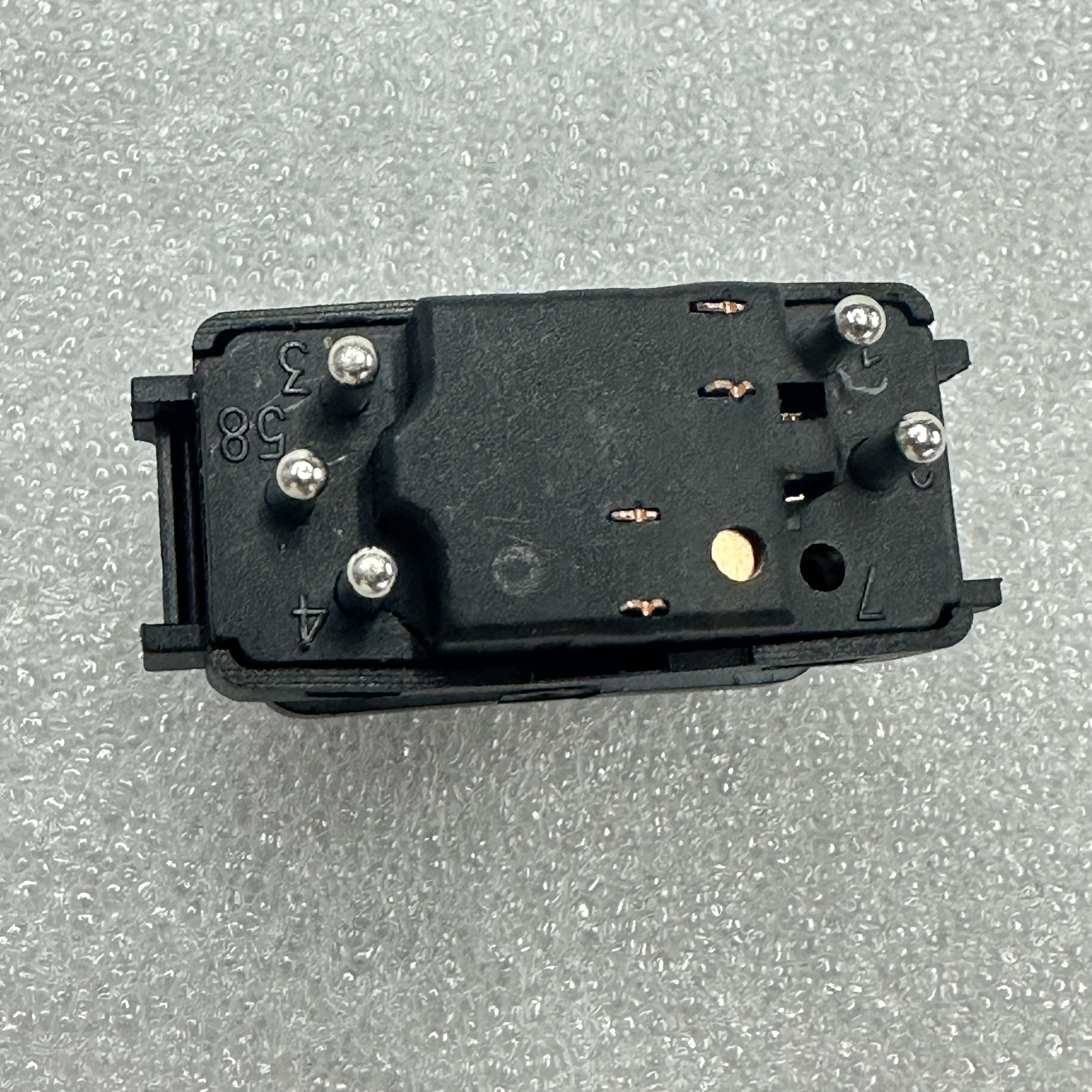 Mercedes-benz accessories are suitable for the glass lift switch of Mercedes-Benz cars 1248204610 Application Scenario