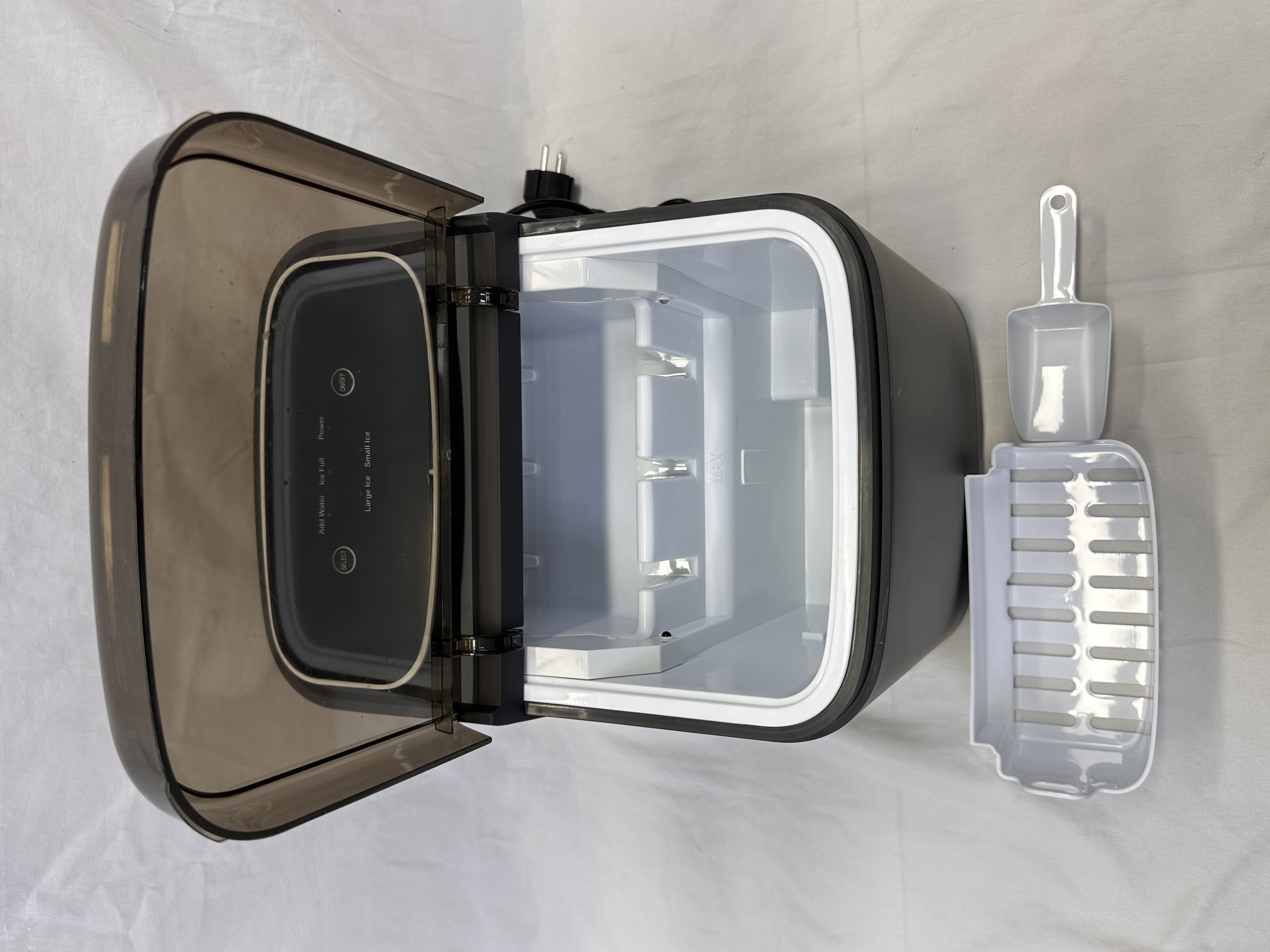 ZSW-ZB13 New household mini ice maker, fully automatic and quick ice production, small desktop, cold drink ice cube machine for rental rooms and dormitories details Picture