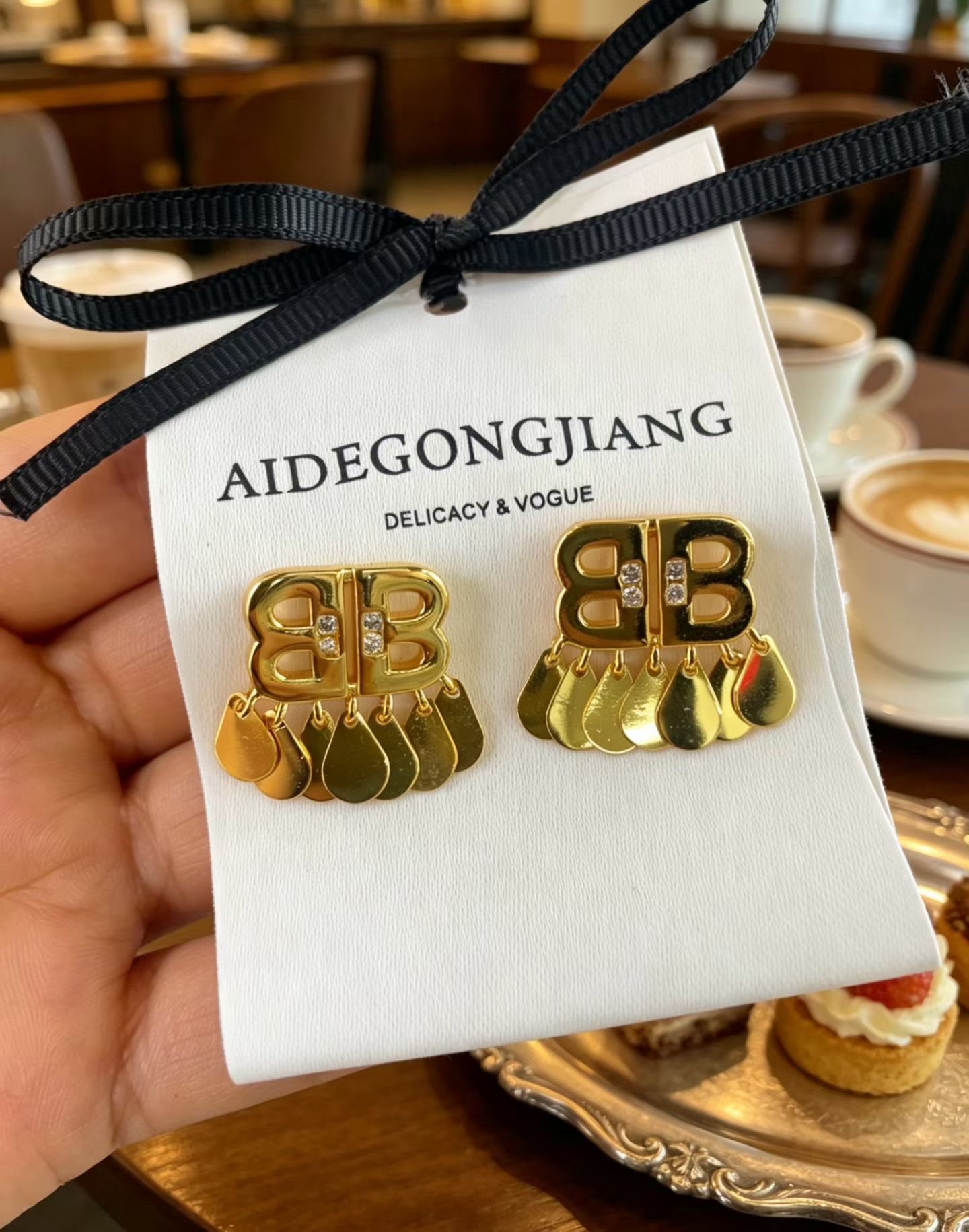 Brass electroplated with 24K real gold, fashionable, trendy, simple and elegant stud earrings, simple yet high-end full image