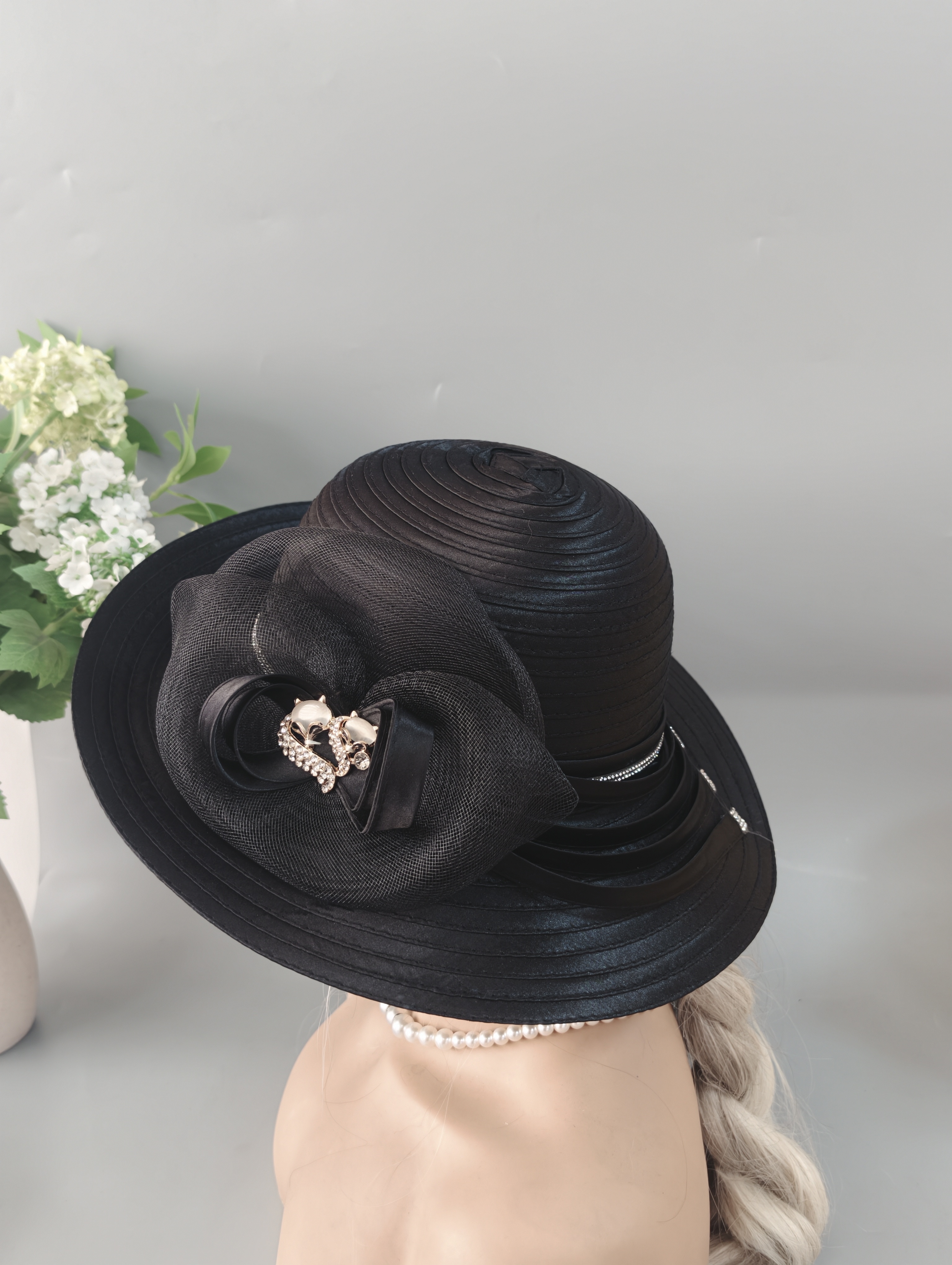Premium top hat, handcrafted webbing, embroidered webbing details Picture