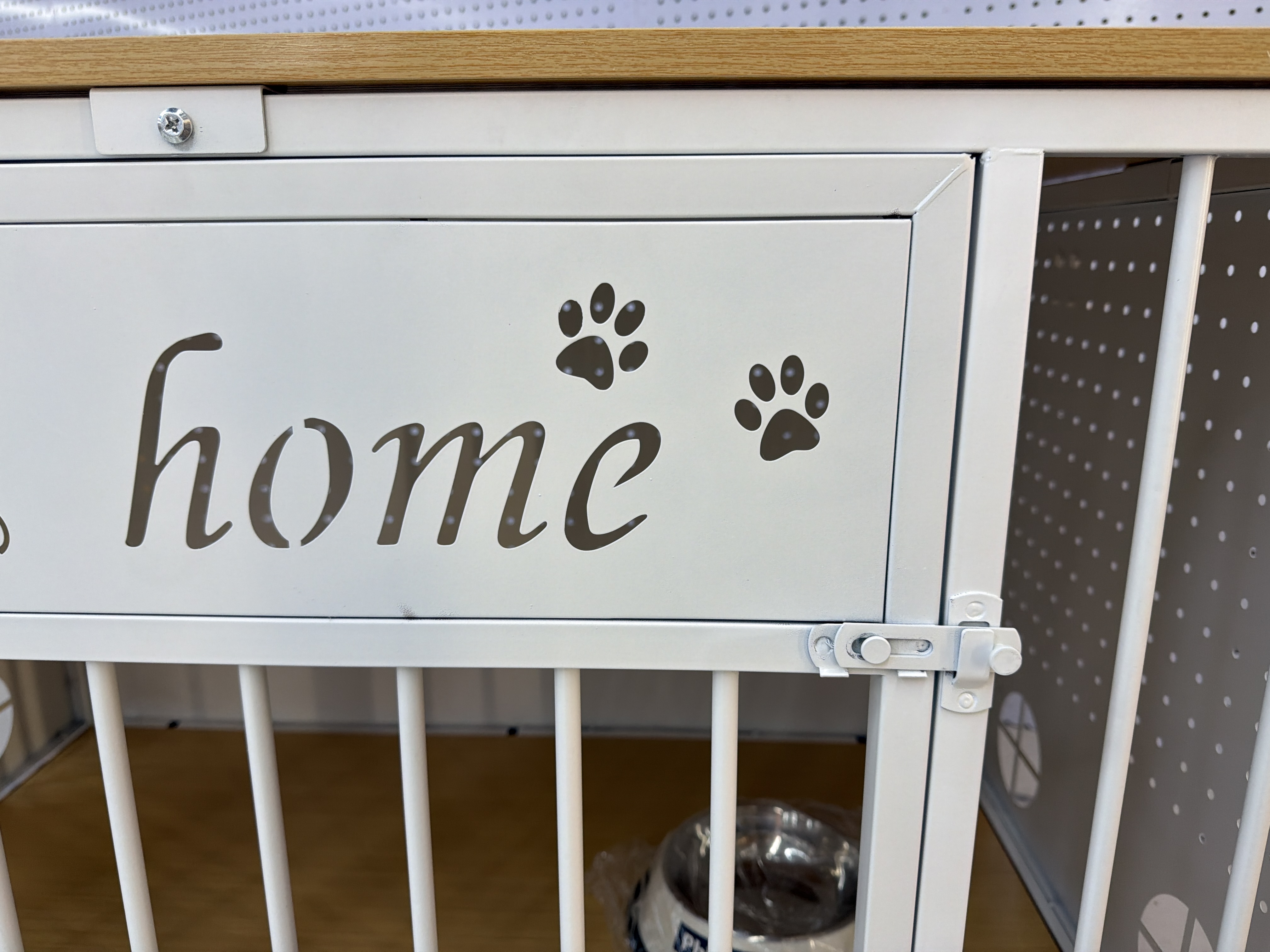 Medium and large-sized mobile dog cages for dogs, home custom dog houses, pegboard ironwood dog houses; Home dog cage Wheeled mobile dog house Item Picture