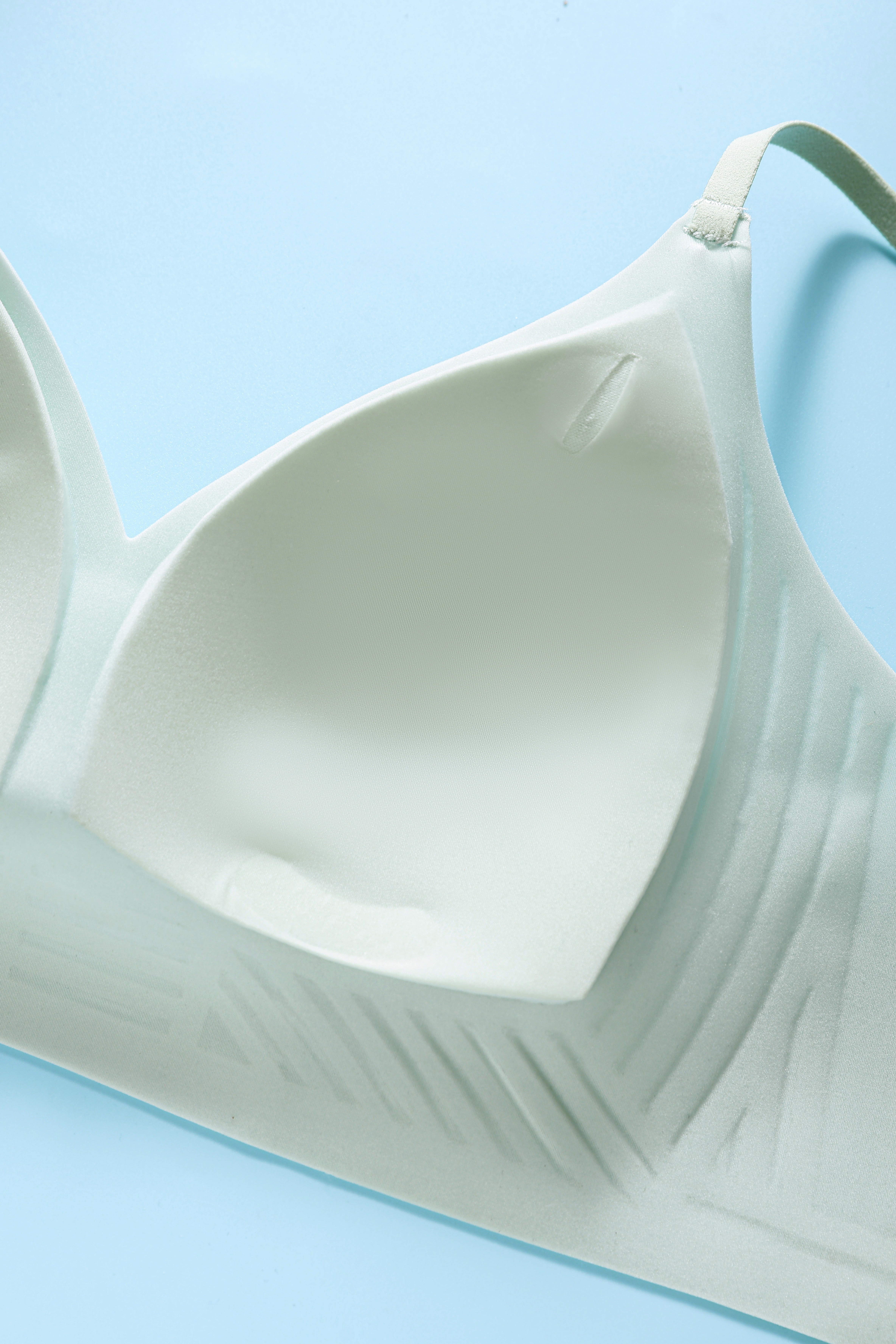 Ice silk traceless bra, women's underwear, jelly strip, soft support, fixed cup, breathable hole cup, thin design, gathering to prevent sagging detail image 7