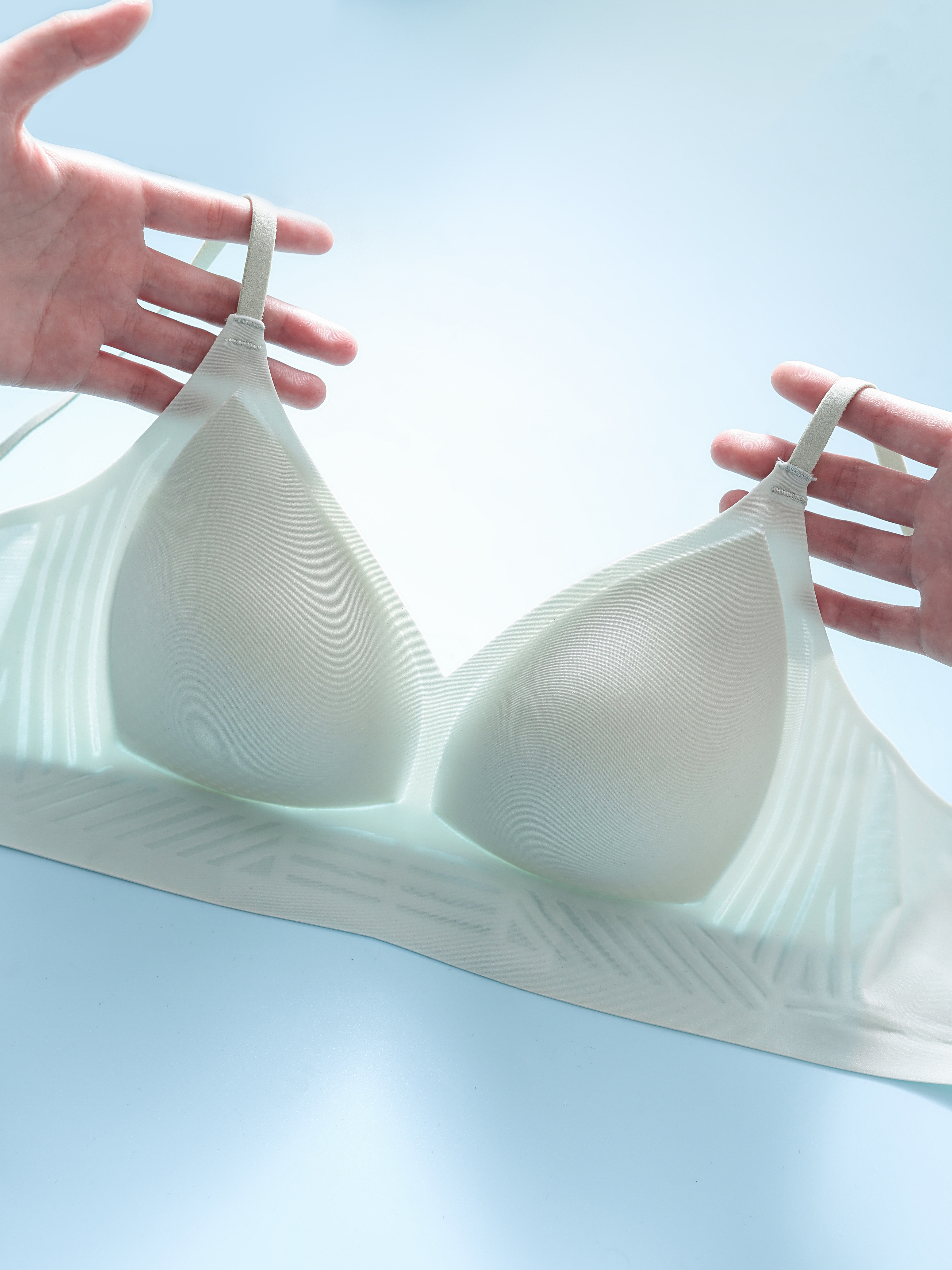 Ice silk traceless bra, women's underwear, jelly strip, soft support, fixed cup, breathable hole cup, thin design, gathering to prevent sagging detail image 6