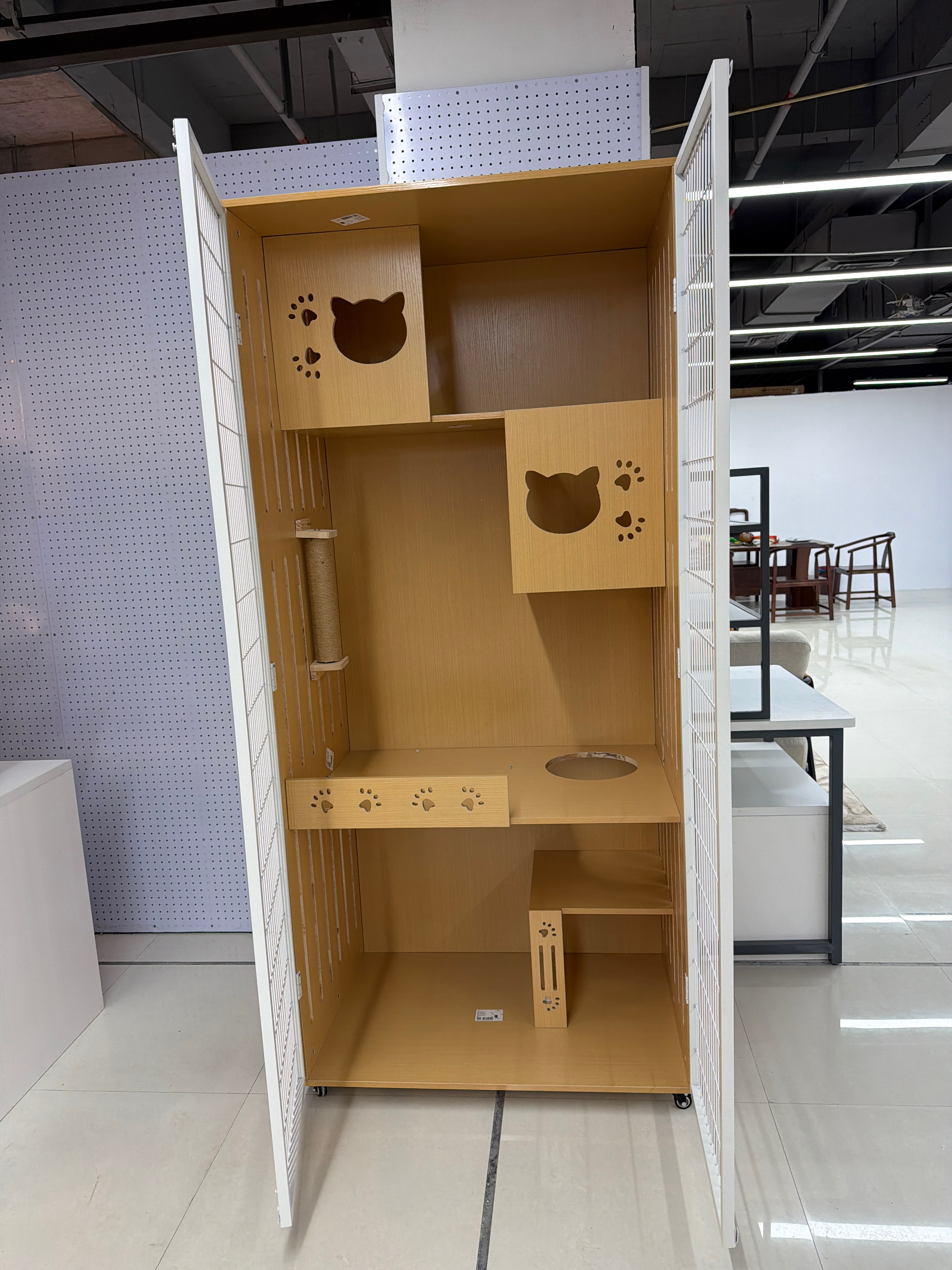 High-door cat cages, iron-wood eco-friendly board cat houses, multi-cat metal grid doors with breathable and eco-friendly board sides, multi-layer cat cage houses, custom-made cat cages for the entire house Application Scenario