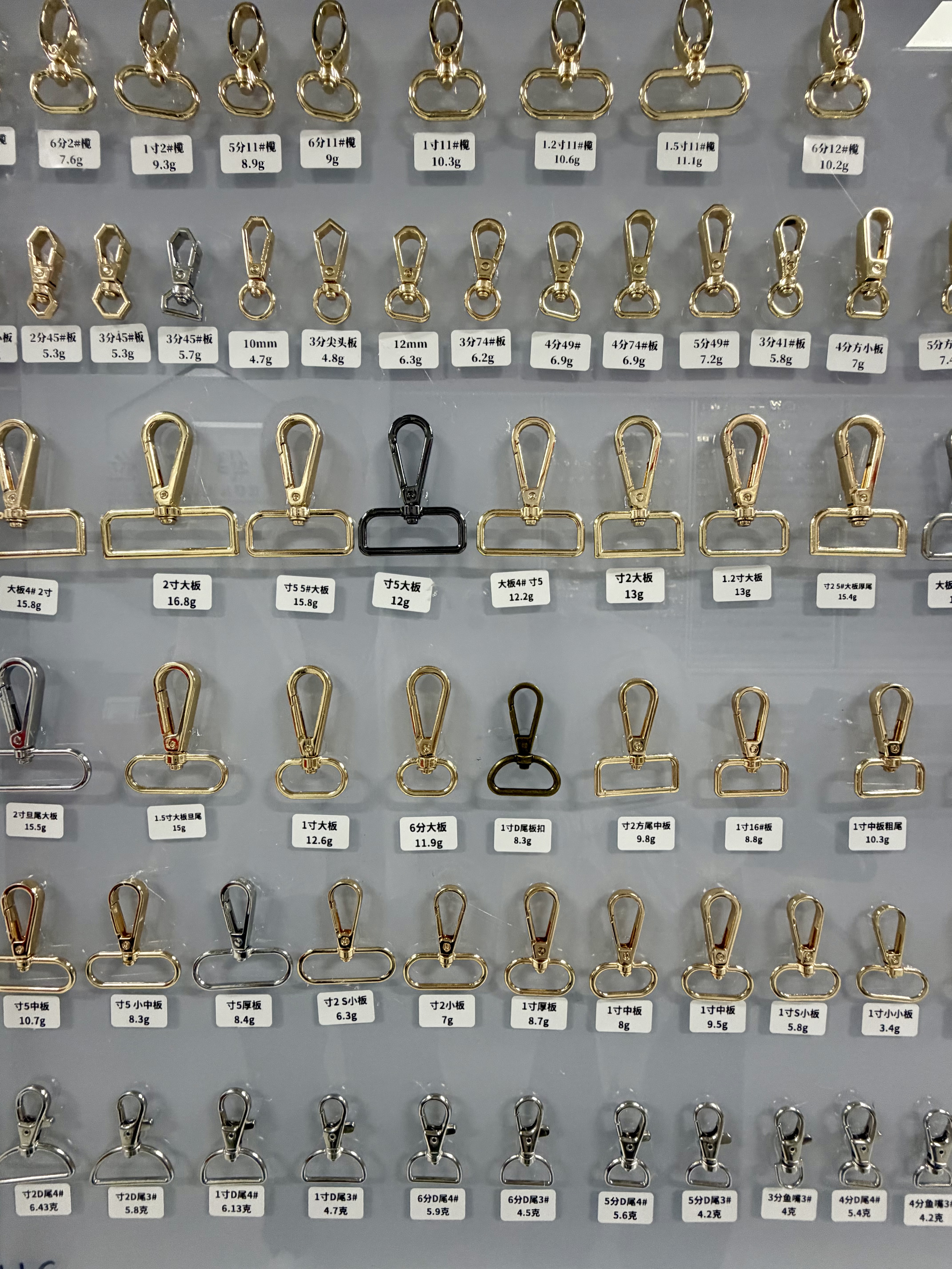 5-point semi-circular tail middle door latch Application Scenario