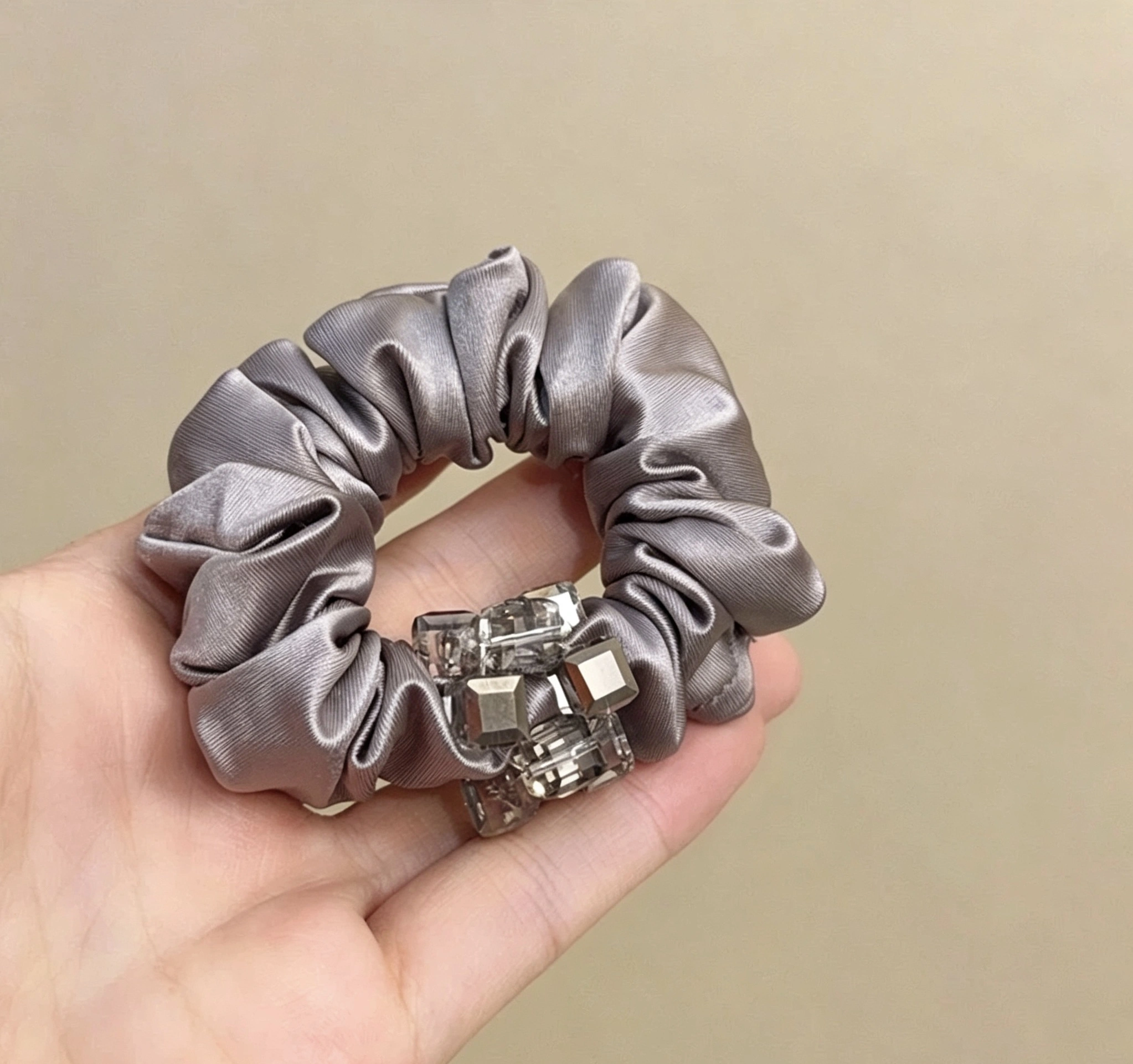 Korean-style satin square water diamond small intestine ring, high-elasticity hair tie band, versatile and won't damage hair, high-end hair accessory detail image 5