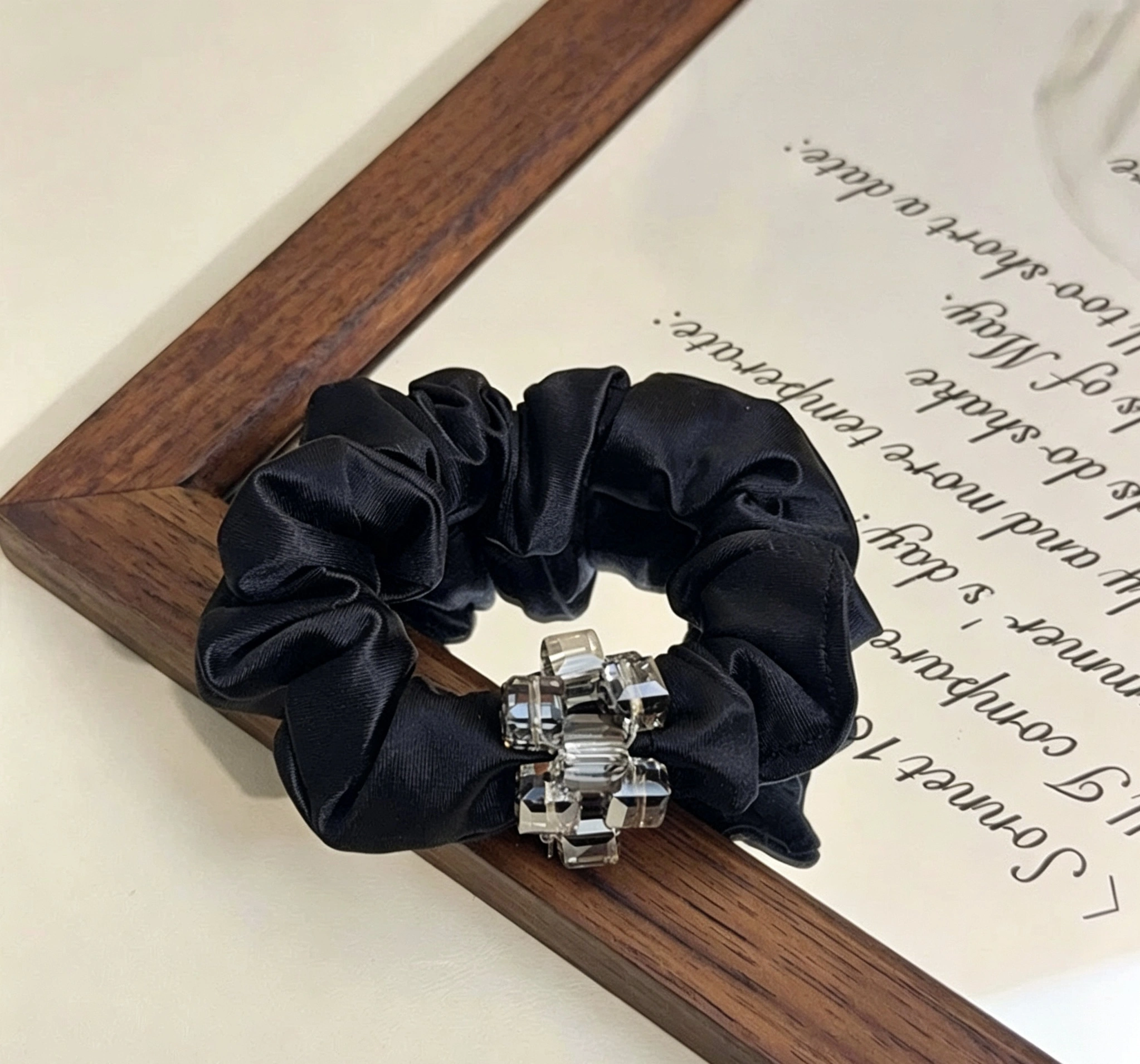 Korean-style satin square water diamond small intestine ring, high-elasticity hair tie band, versatile and won't damage hair, high-end hair accessory detail image 2