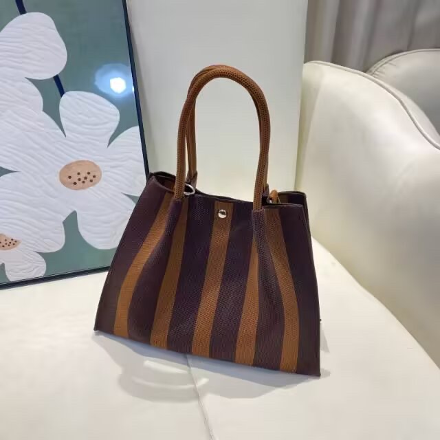 女士真皮箱包皮具轻奢通勤手提单肩女包百搭时尚