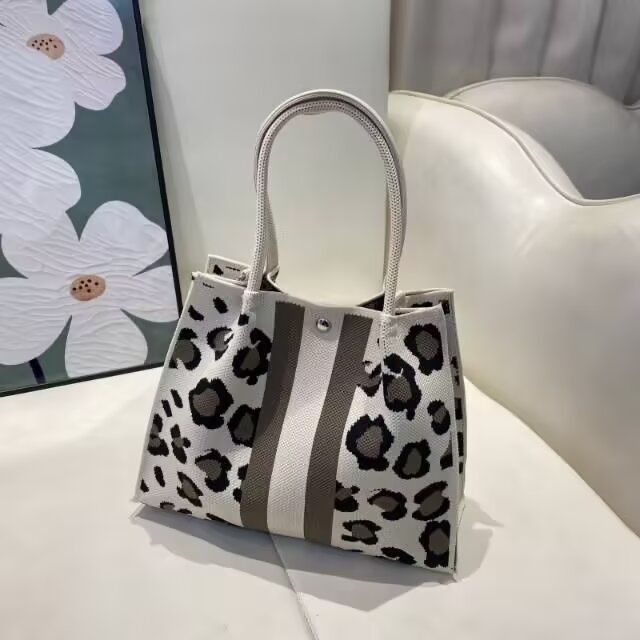 女士时尚皮具箱包 其他款女包简约百搭轻便出行