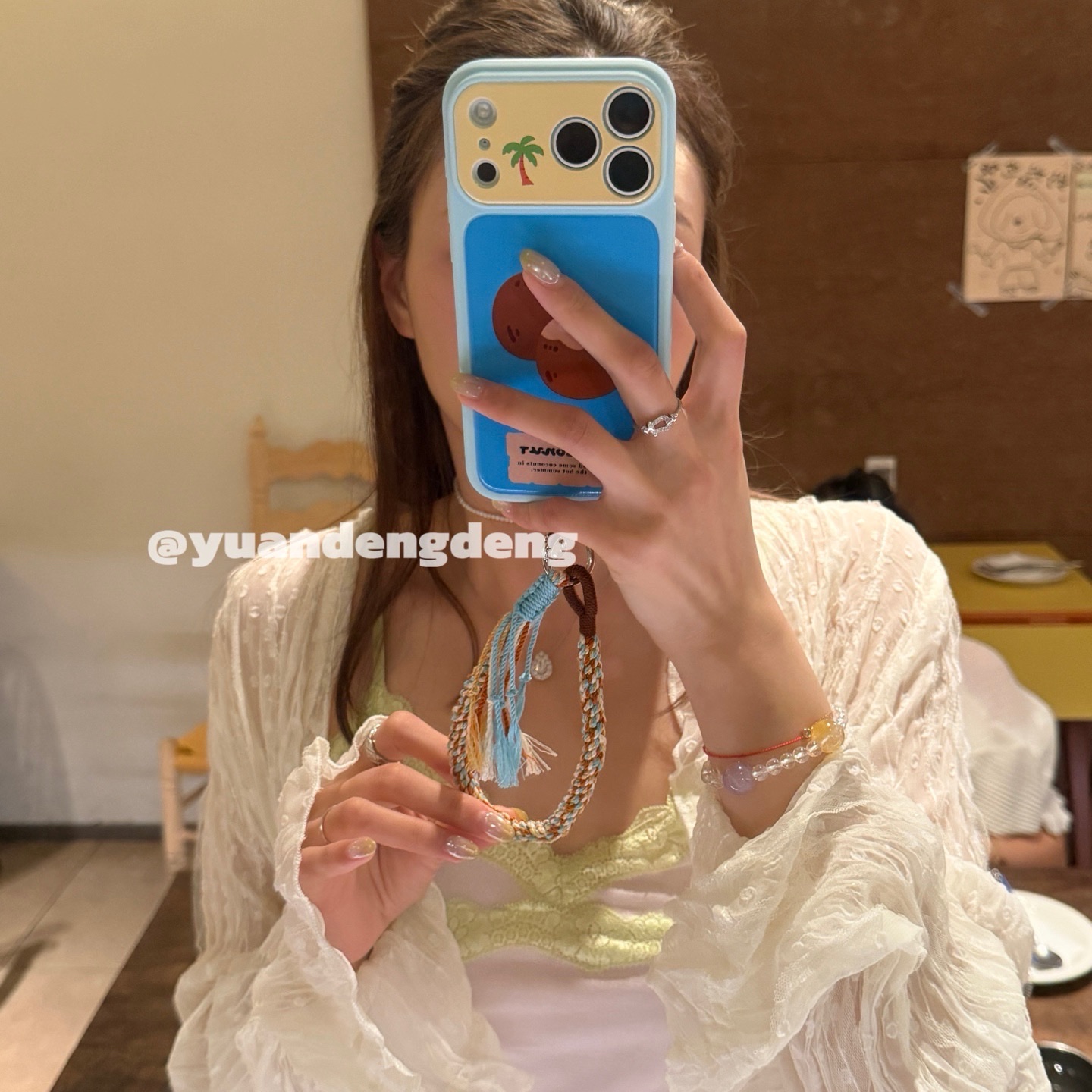 可夏可秋的绳结手机链