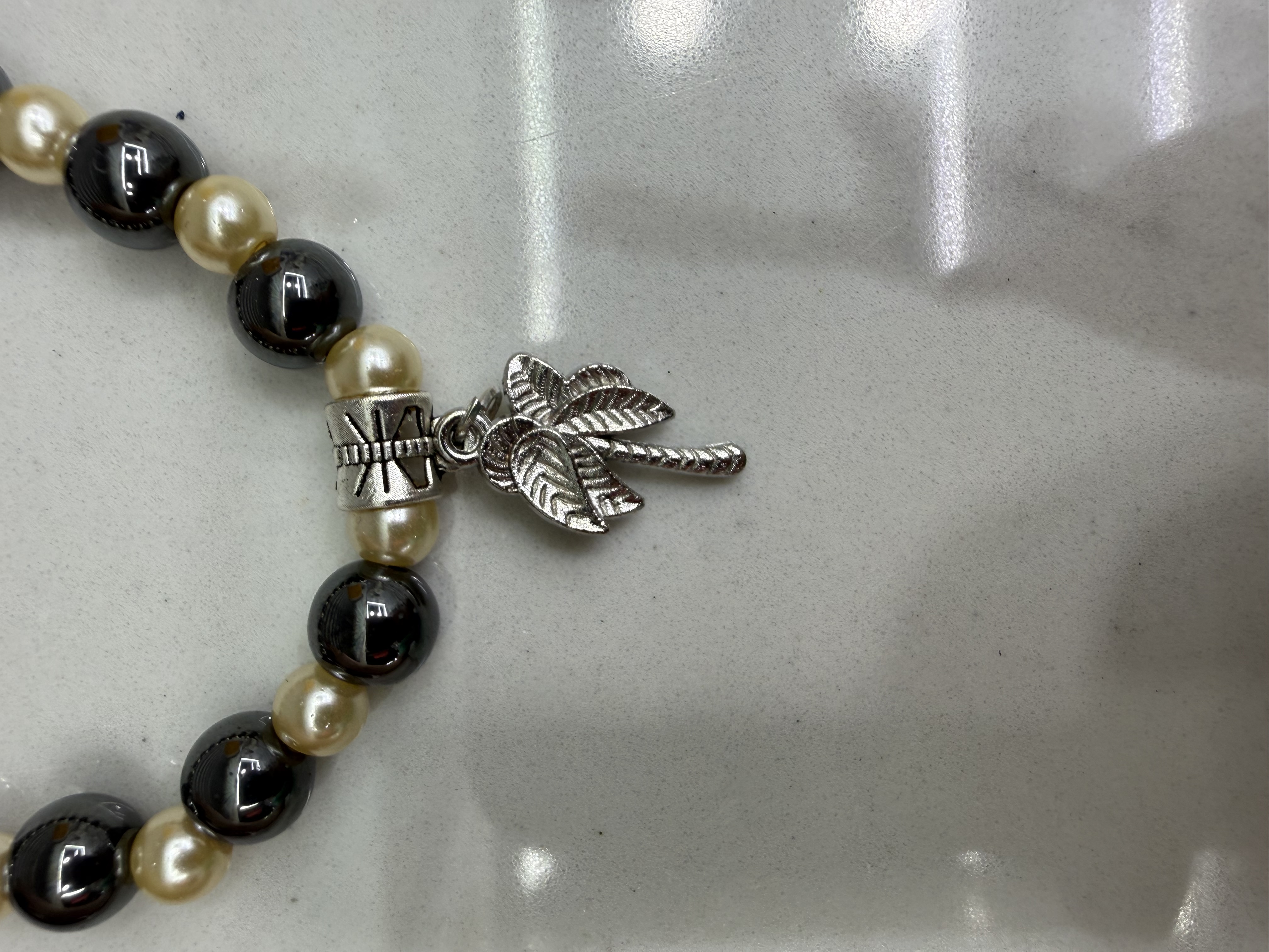Muslim black gallstone glass bead bracelet, alloy whiskers, 12 pieces in a dozen, 100 dozen per piece. The price is for a single piece details Picture