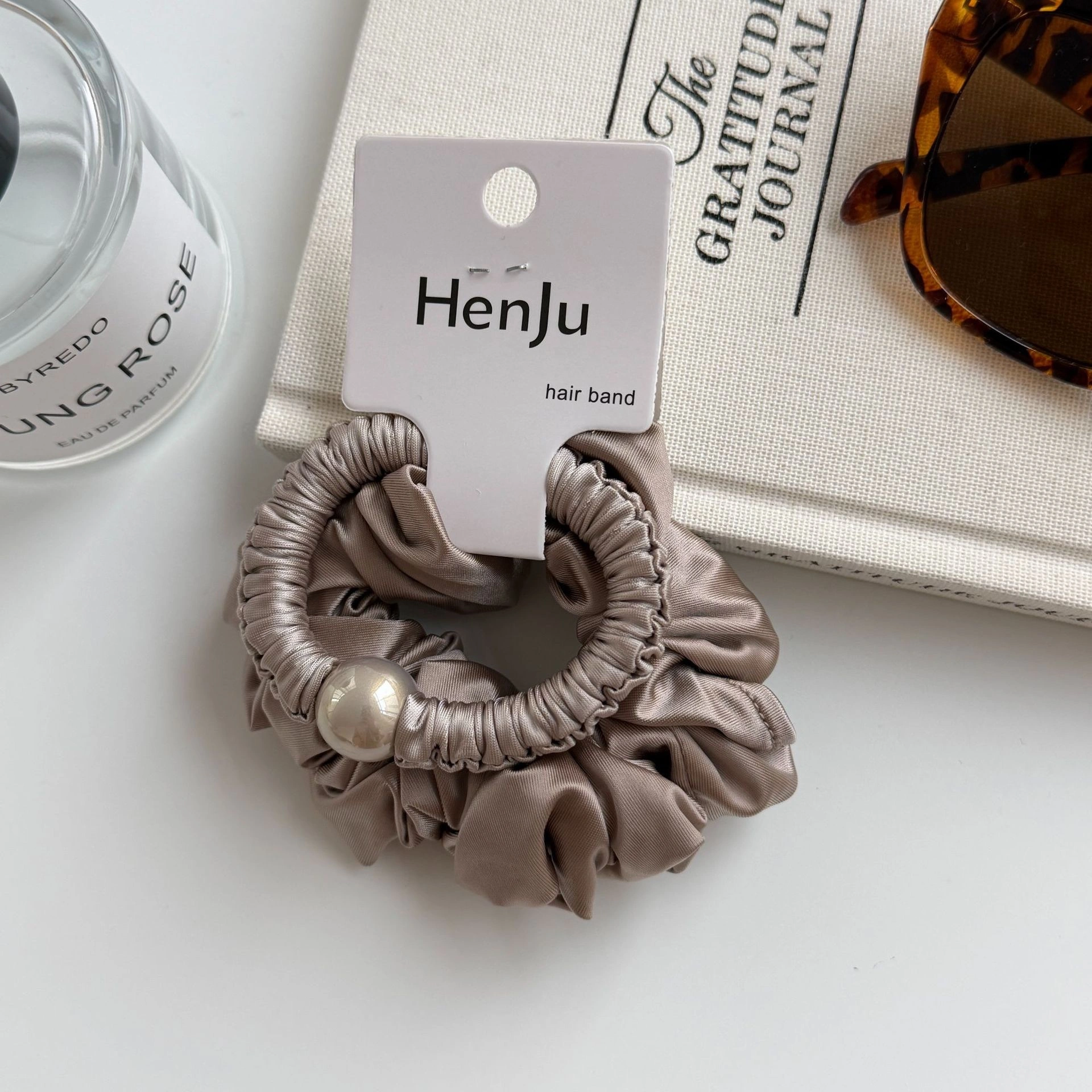 Satin pearl hair band with matte texture, large intestine band that makes you look fairer and slimmer, hair tie with leather band, a girlish hair tie detail image 3