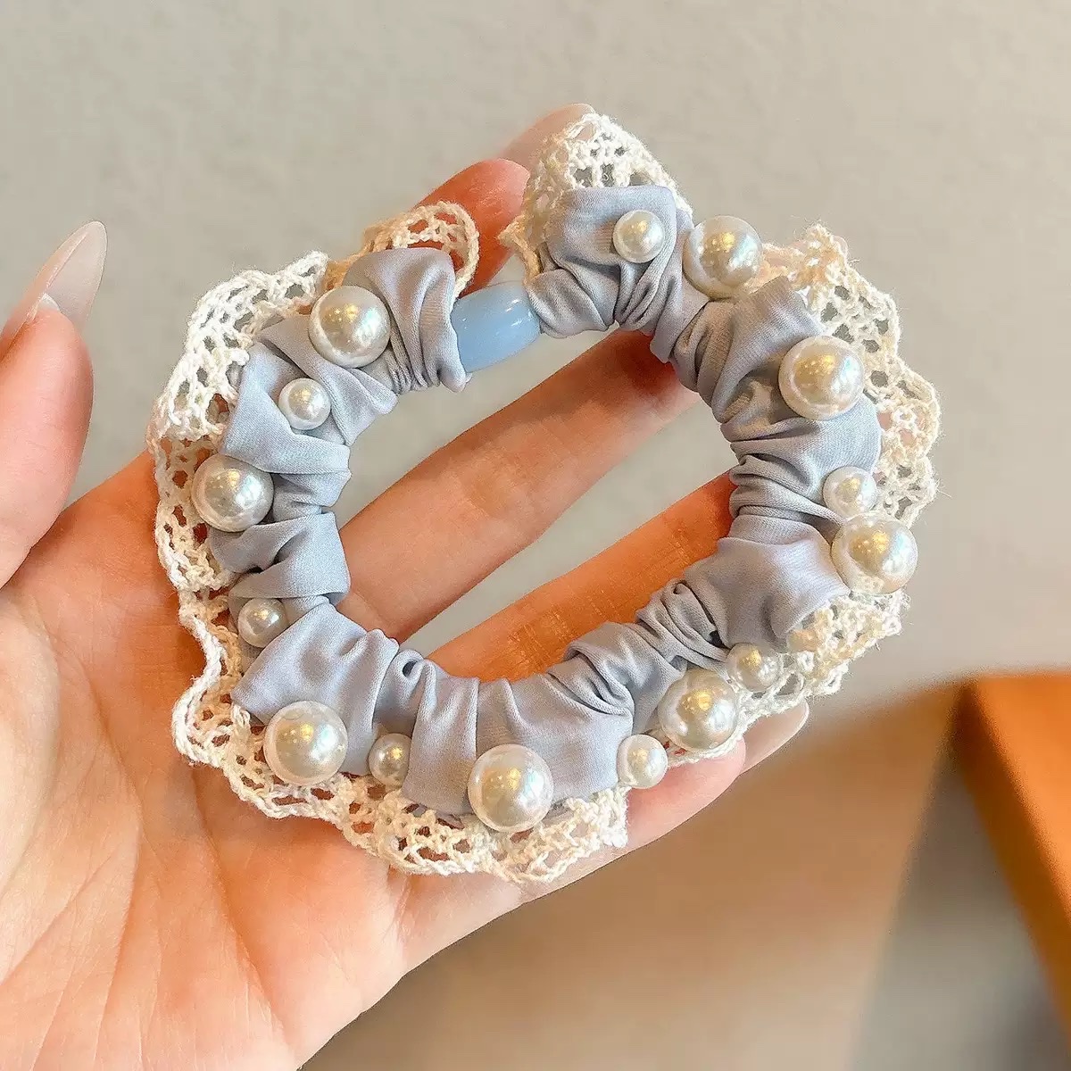 Korean-style gentle and versatile hair bands with high elasticity that won't damage hair, small intestine satin soft hair ties, leather bands, and a high-end thick hair tie Specification image