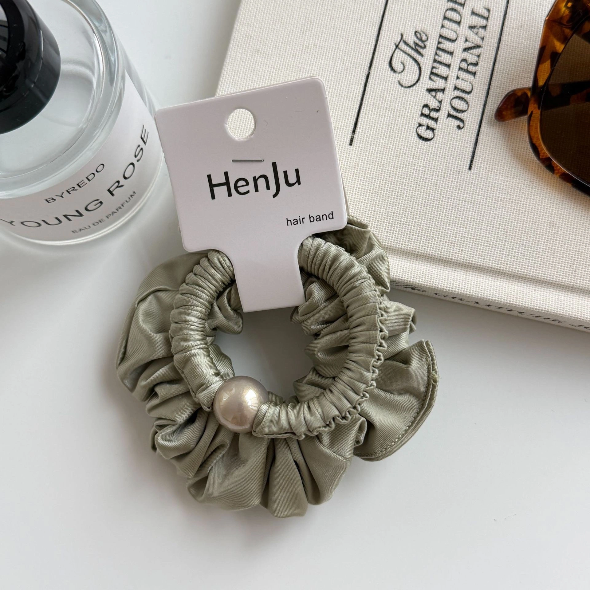 Satin pearl hair band with matte texture, large intestine band that makes you look fairer and slimmer, hair tie with leather band, a girlish hair tie detail image 2