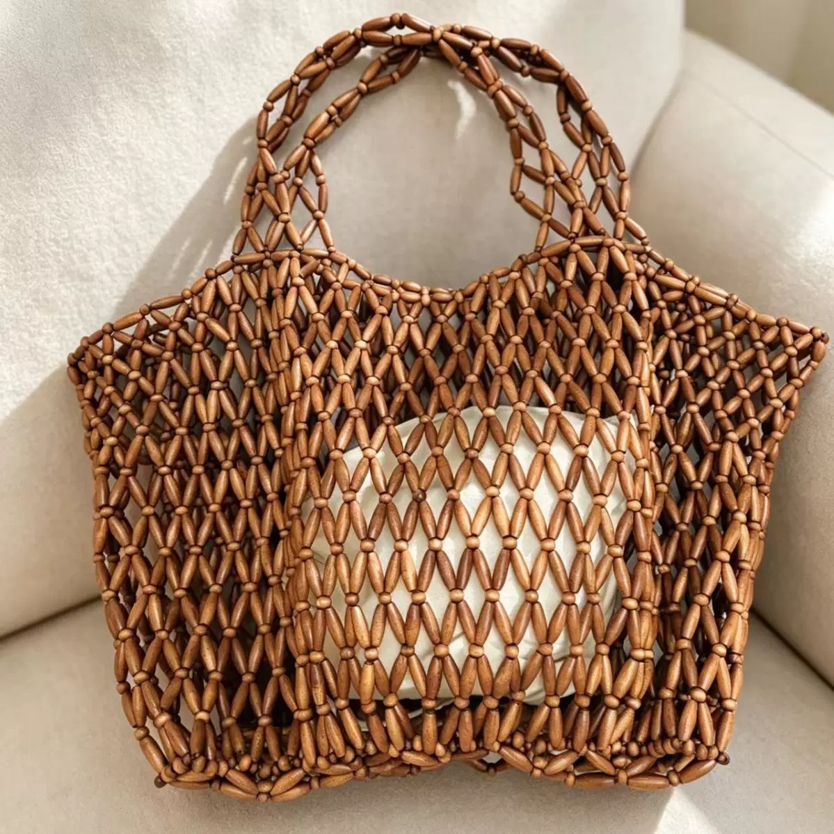 A new large-capacity French hollowed-out hand-woven bag for women, a casual wooden bead hand-held shoulder beach vacation bag detail image 2