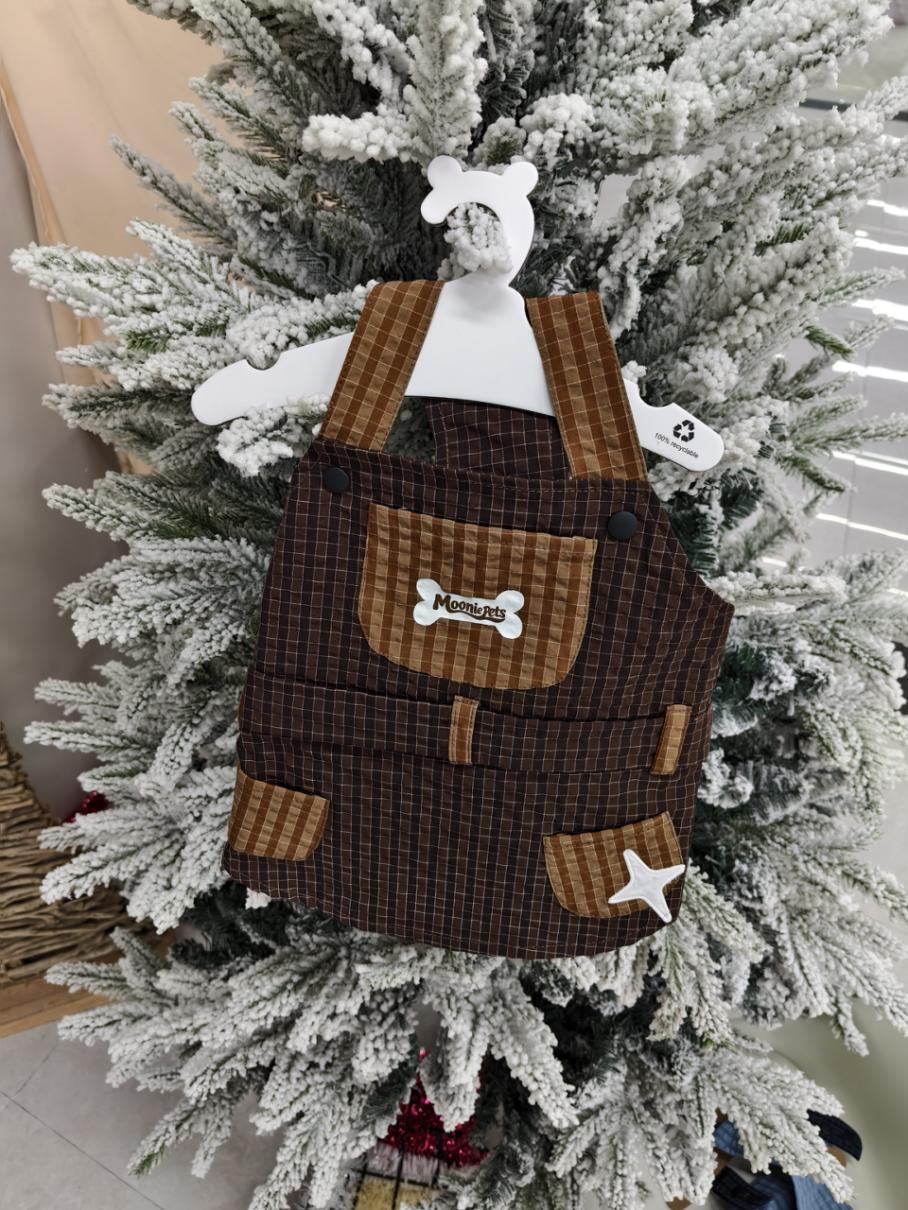 Ins-style checkered pet one-piece towing vest, denim fabric, dog walking jacket Application Scenario