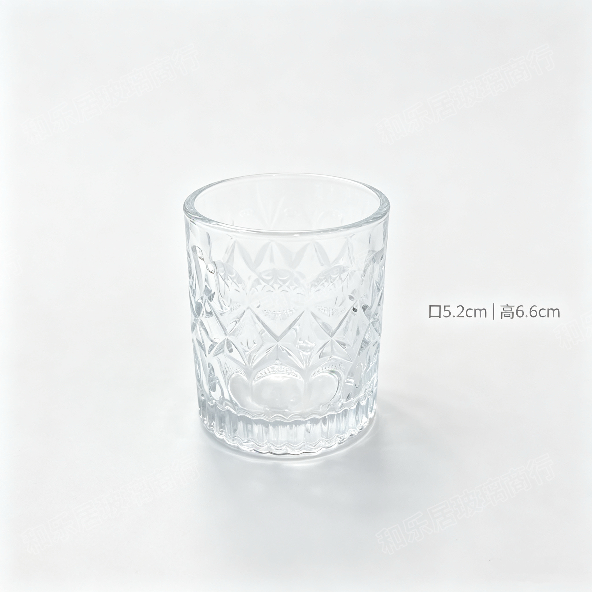A small transparent glass water cup Application Scenario