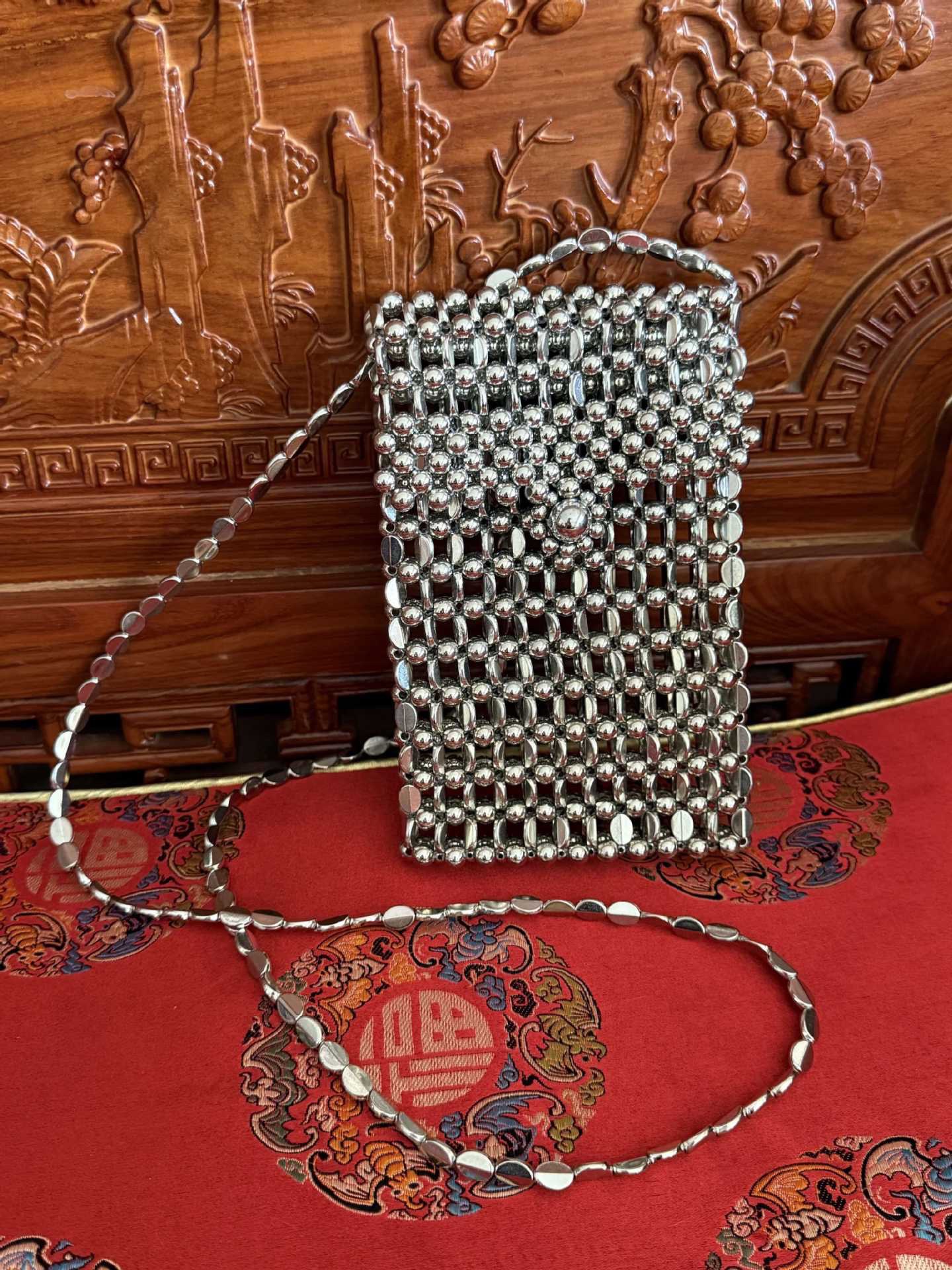 Metal beaded crossbody bag for women 2026 new style, high-end chain small shoulder bag, fashionable and versatile shoulder bag detail image 4
