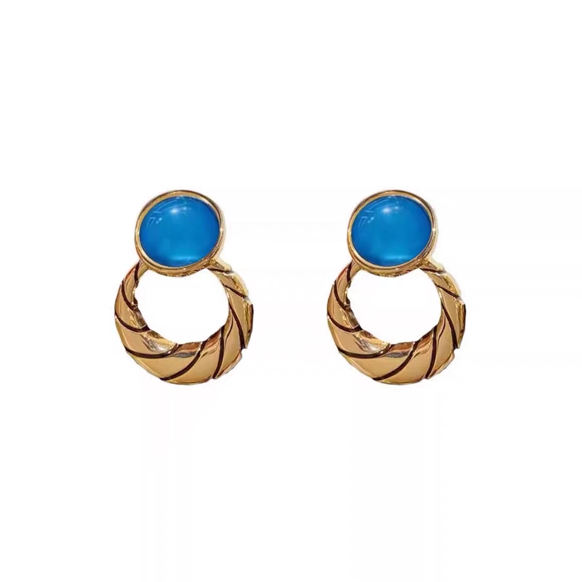 French retro metal earrings, simple and versatile, stylish and fashionable circle earrings, 2026 new trendy and exaggerated stud earrings detail image 6
