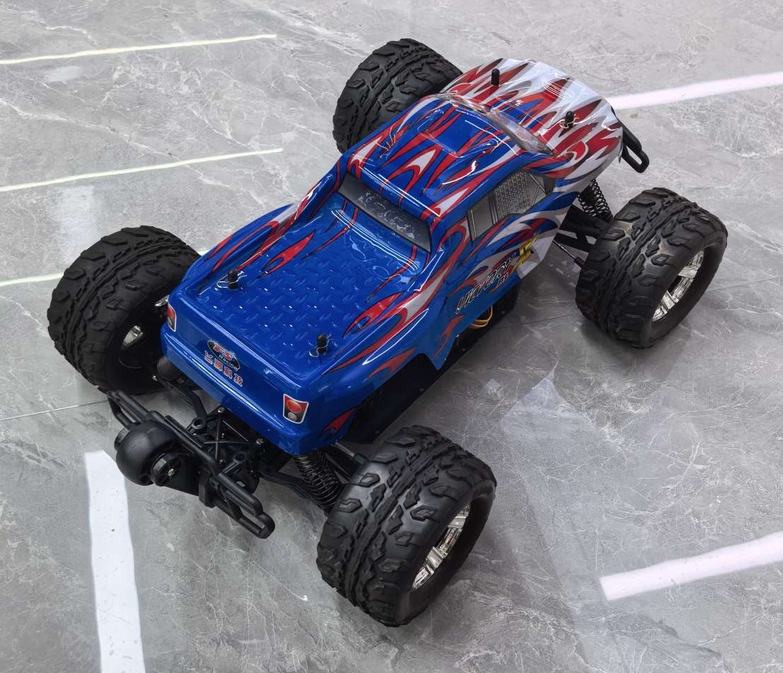 Feishen Defender Brushless Edition Large Foot RC entry-level high-speed remote control off-road model car Application Scenario