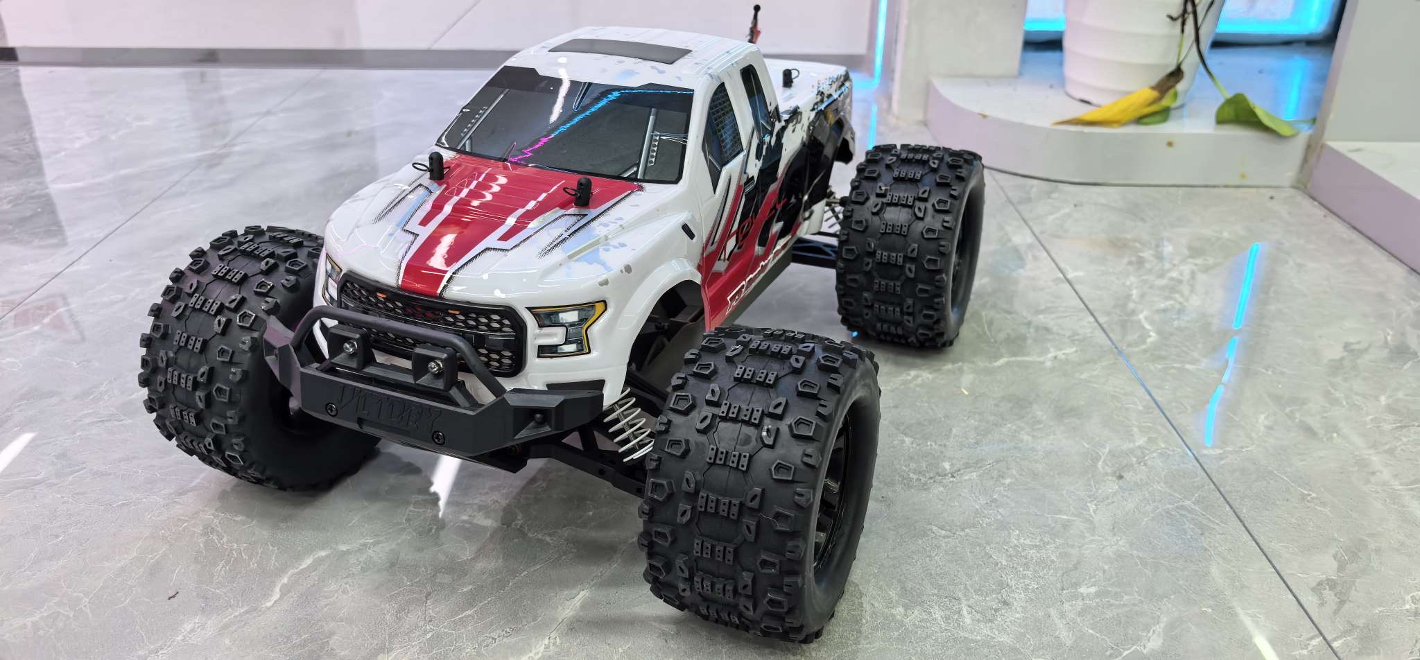 Feishen 1:10 large foot vehicle, fully waterproof brushed and brushless electric four-wheel drive racing car detail image 3
