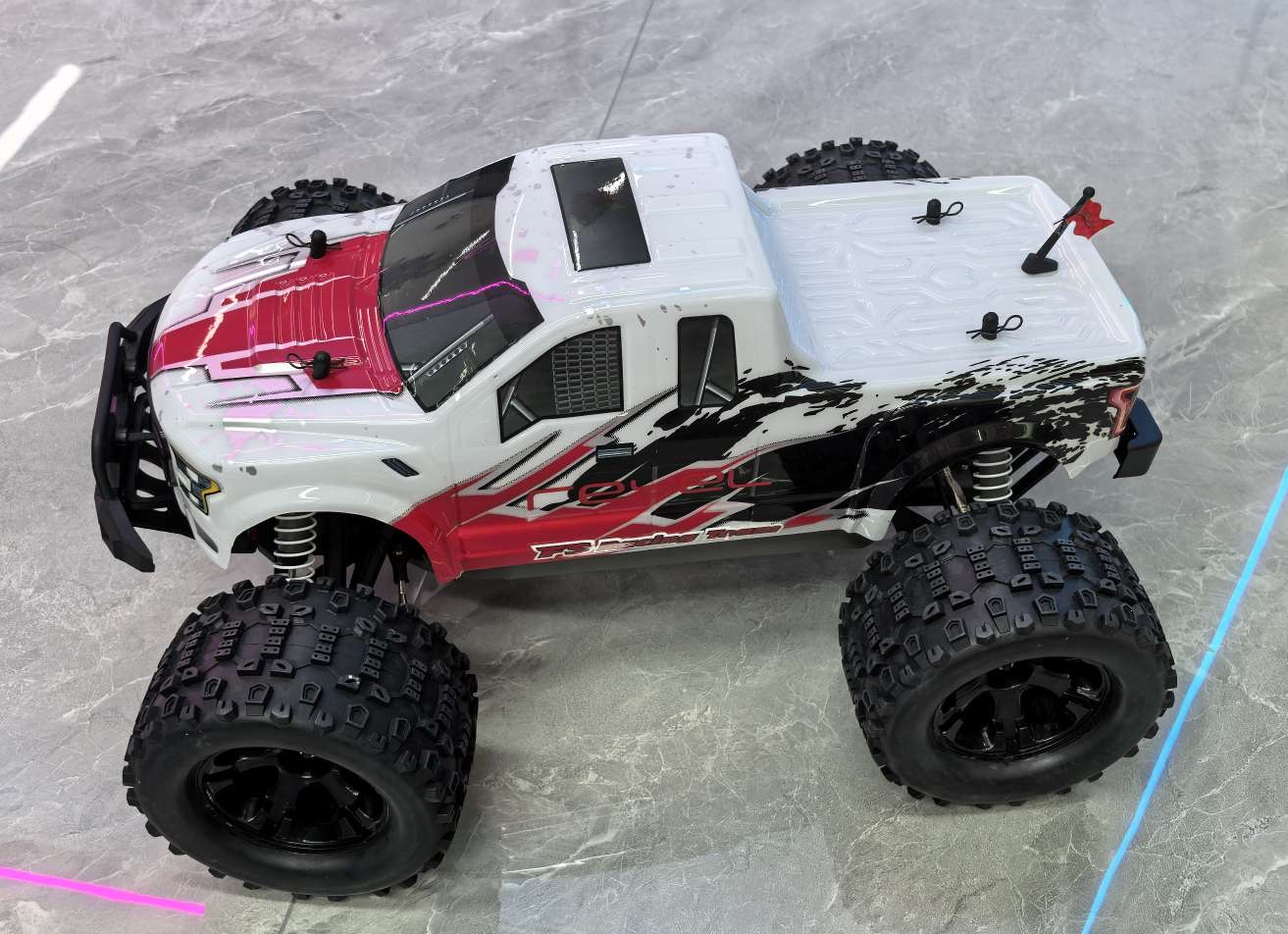 Feishen 1:10 large foot vehicle, fully waterproof brushed and brushless electric four-wheel drive racing car detail image 2
