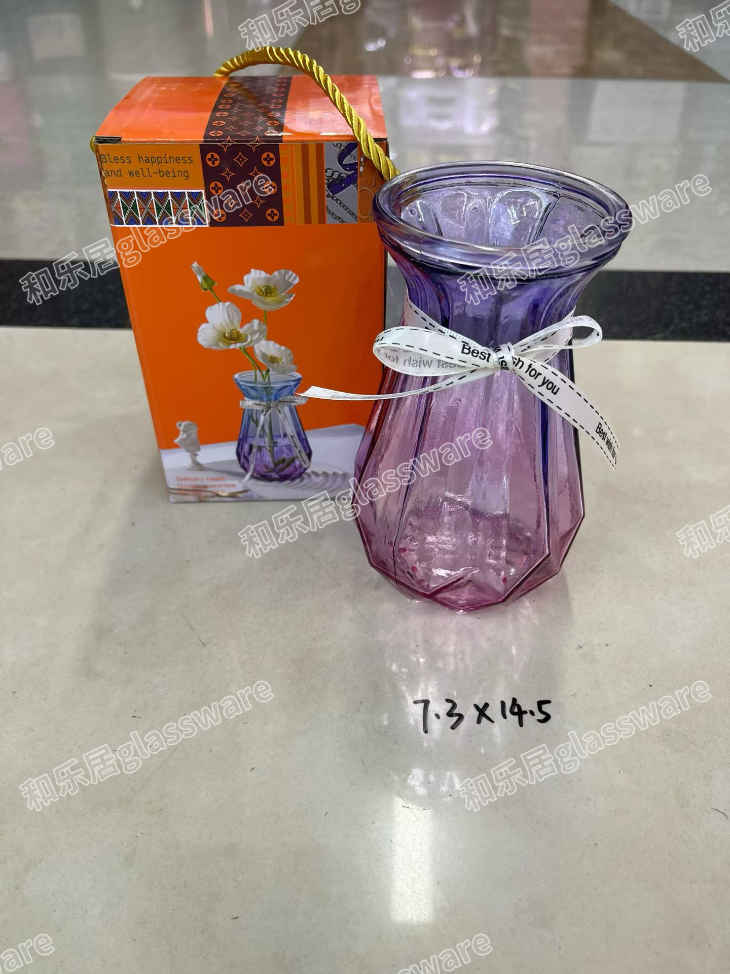 Colored glass vase details Picture