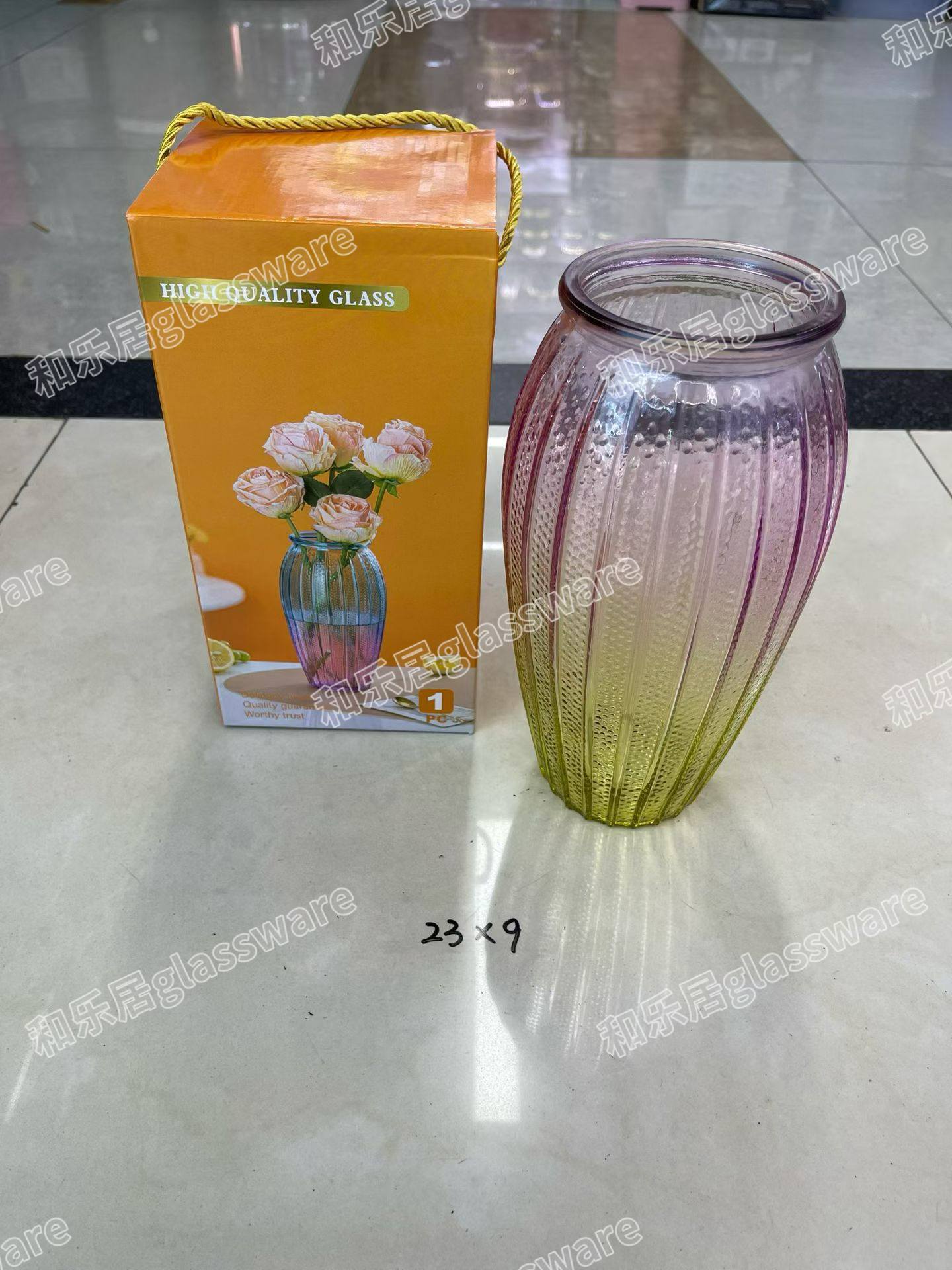 Colored glass vase Specification image