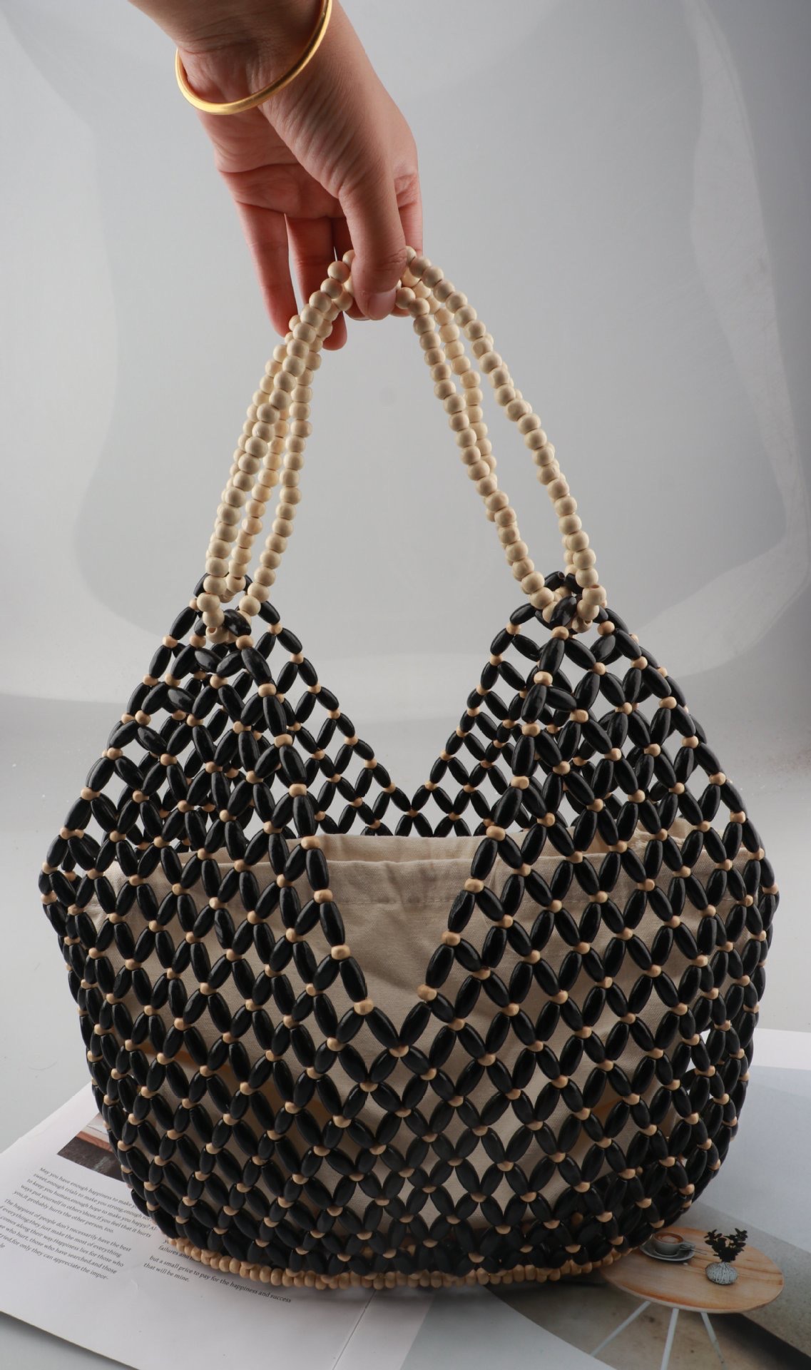 Hand-woven wooden bead handbag, ladies' hollowed-out beaded bag, retro artistic style single-shoulder bag, French bead bag details Picture