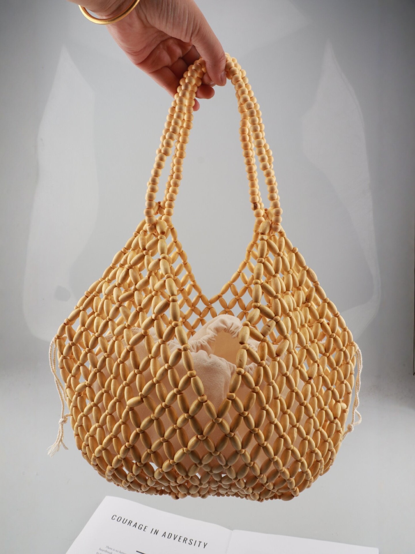 Hand-woven wooden bead handbag, ladies' hollowed-out beaded bag, retro artistic style single-shoulder bag, French bead bag detail image 5