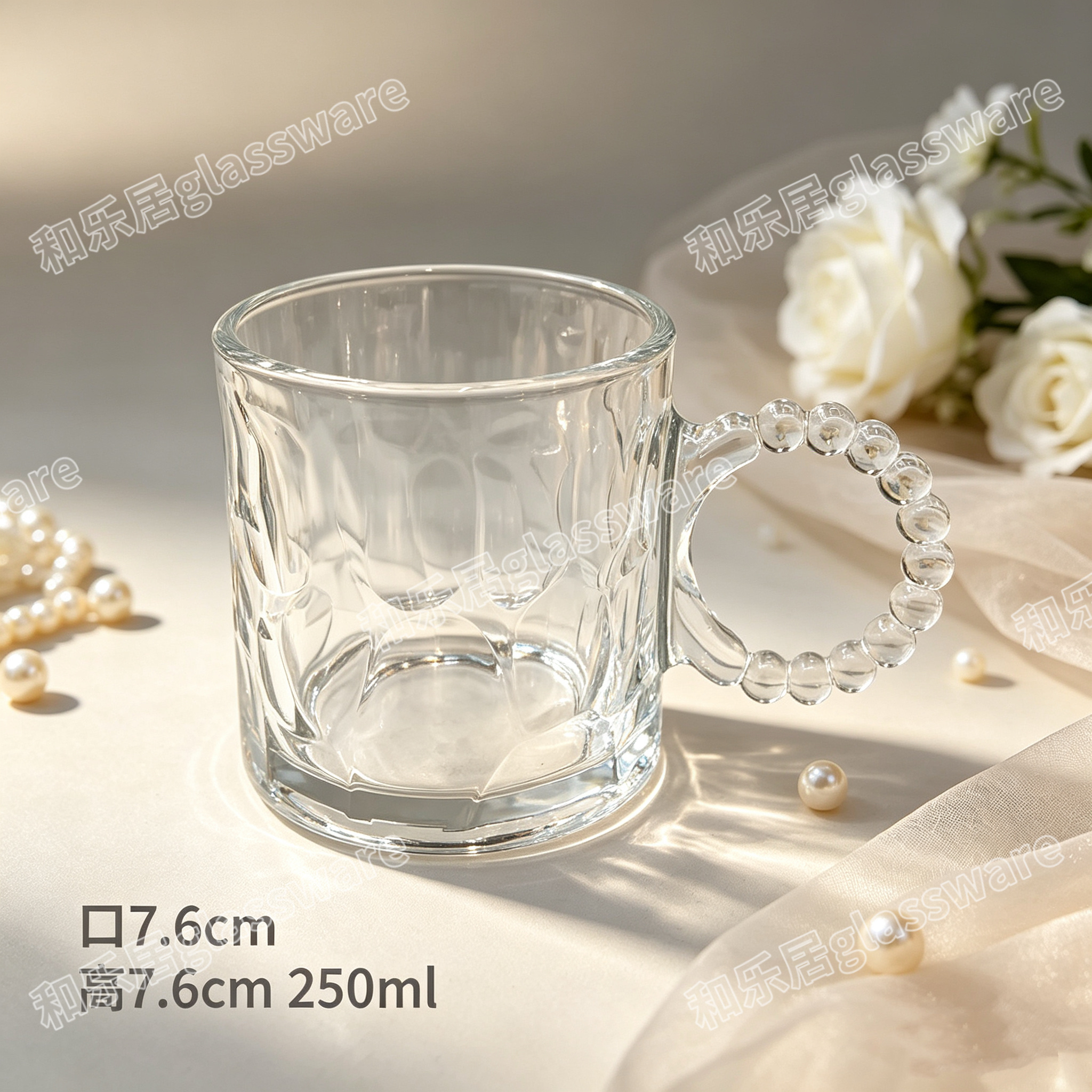 فقاعة تضع كأساً من الذهب منتصب detail image 4