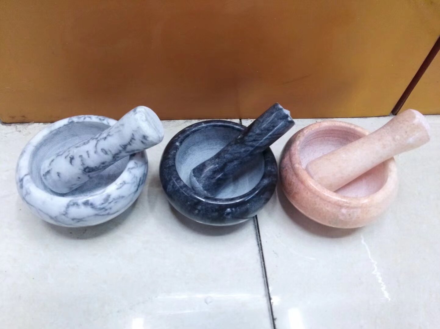 Kitchen utensils: garlic mortar, stone mortar, garlic tamper Specification image